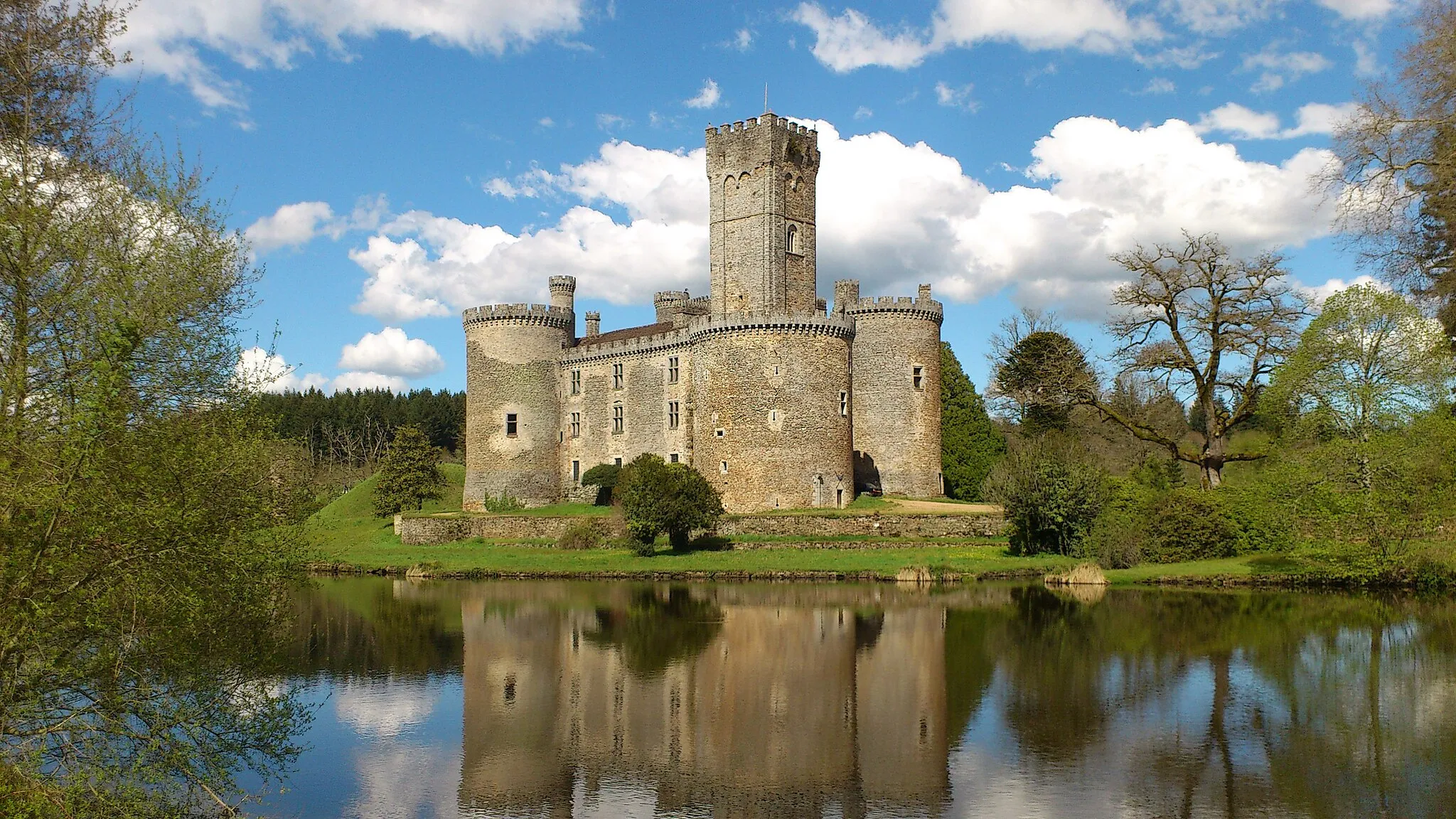 Photo showing: Photo du château de Montbrun à Dournazac en Haute-Vienne