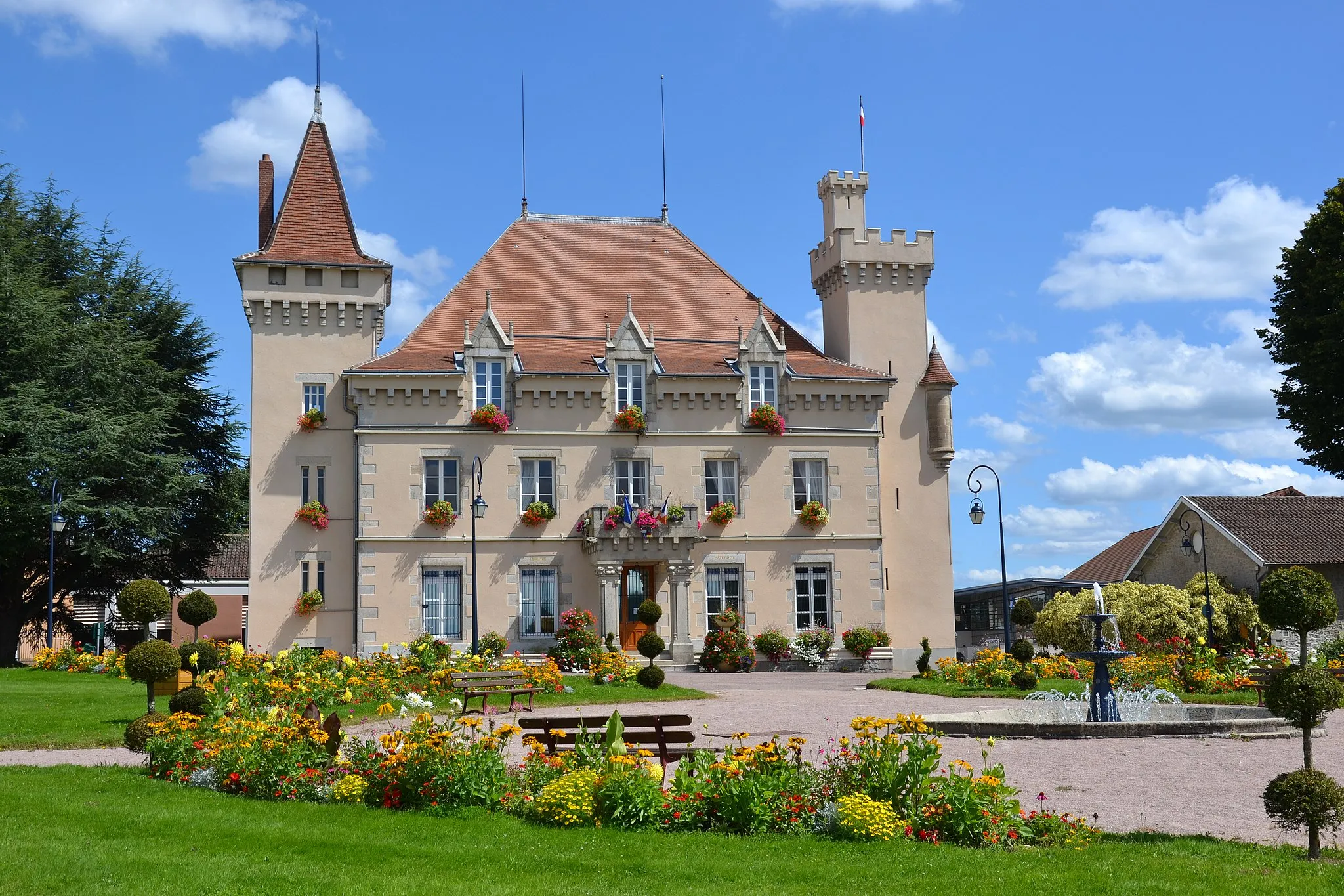 Photo showing: Mairie de Feytiat