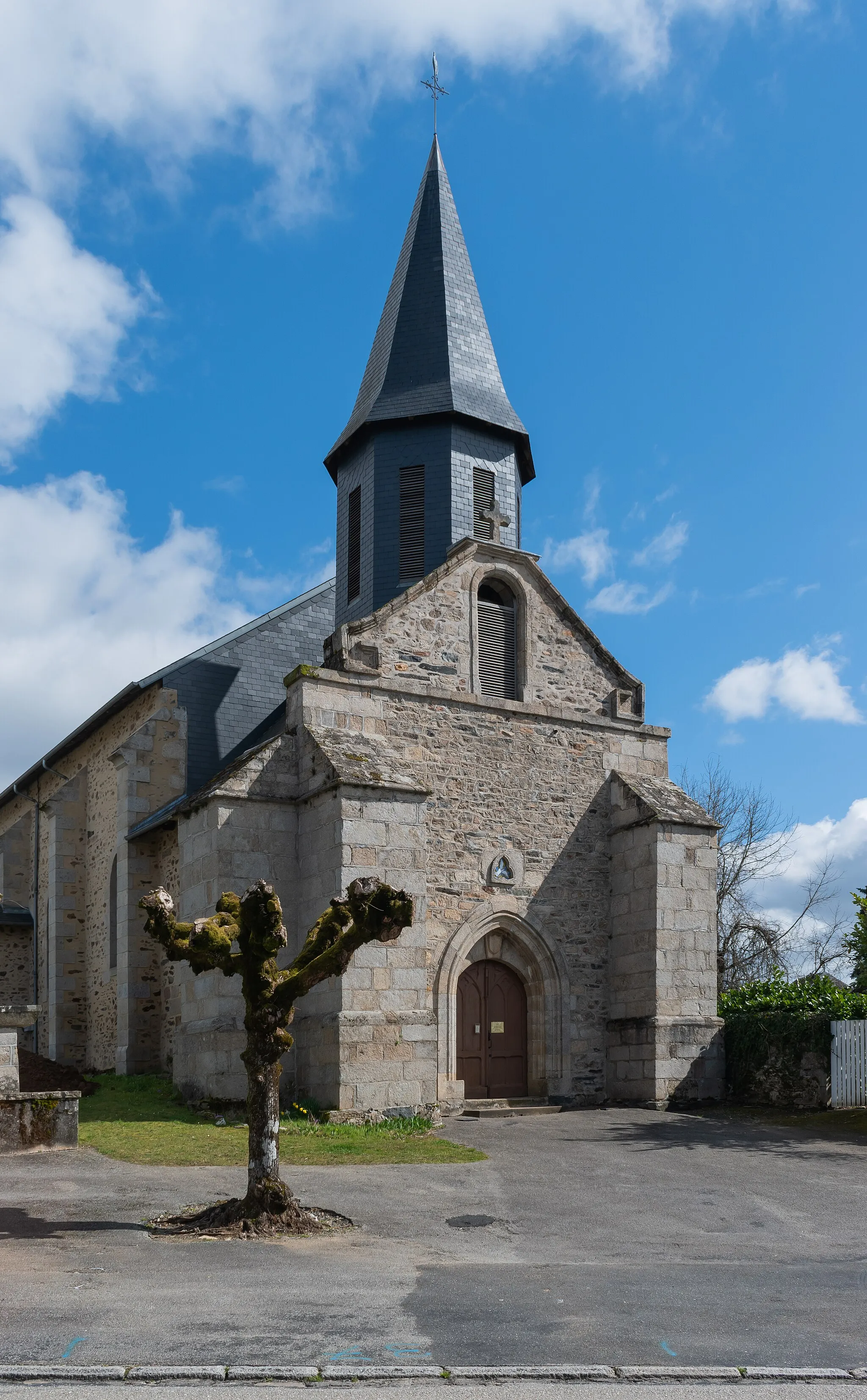 Photo showing: Saint Peter church in La Croisille-sur-Briance, Haute-Vienne, France