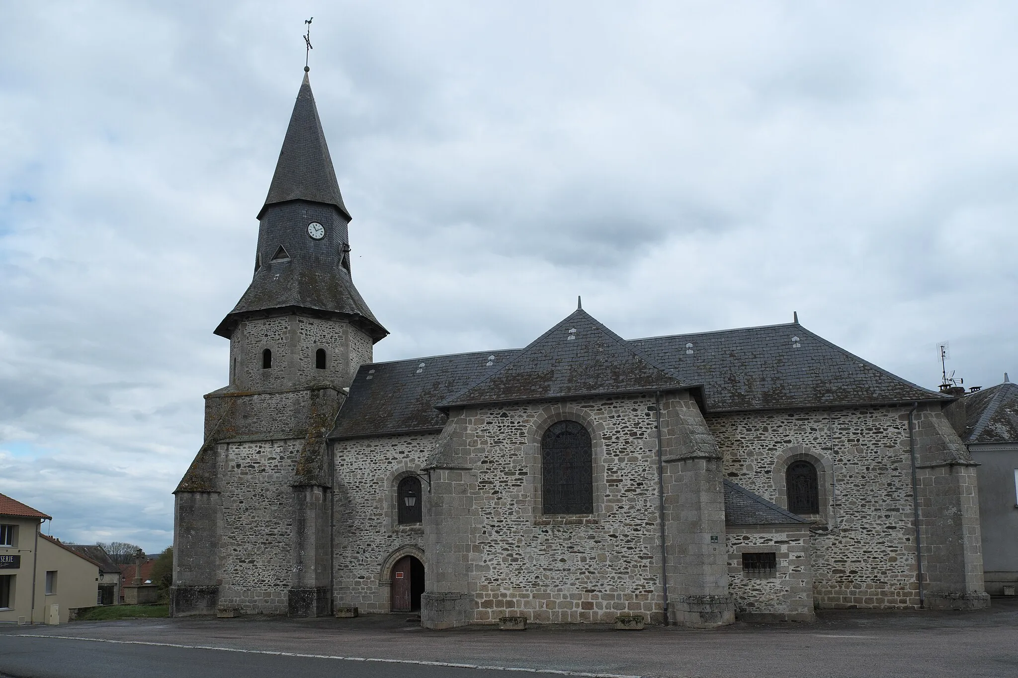 Photo showing: Katholische Kirche l'Assomption-de-la-Très-Sainte-Vierge in Laurière im Département Haute-Vienne (Nouvelle-Aquitaine/Frankreich)