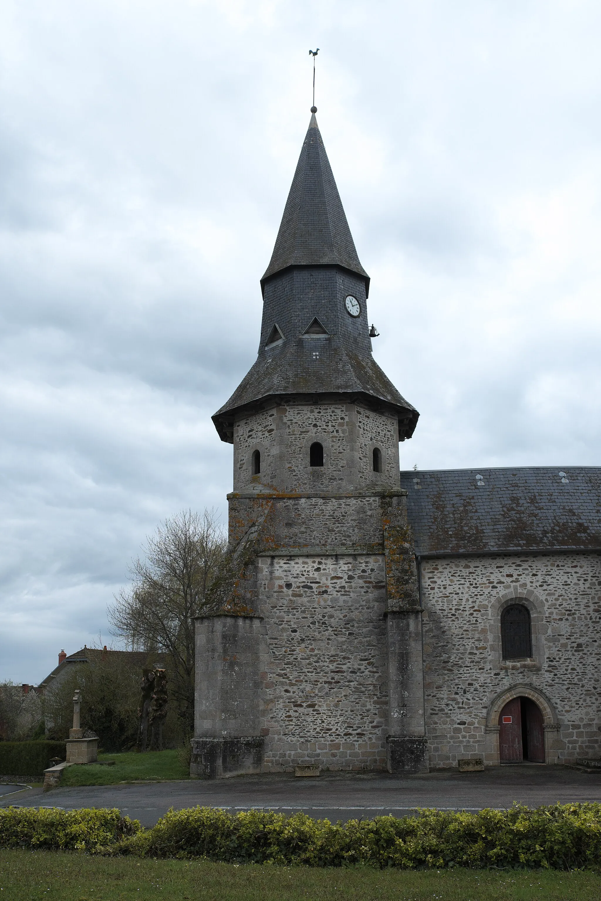 Photo showing: Katholische Kirche l'Assomption-de-la-Très-Sainte-Vierge in Laurière im Département Haute-Vienne (Nouvelle-Aquitaine/Frankreich)