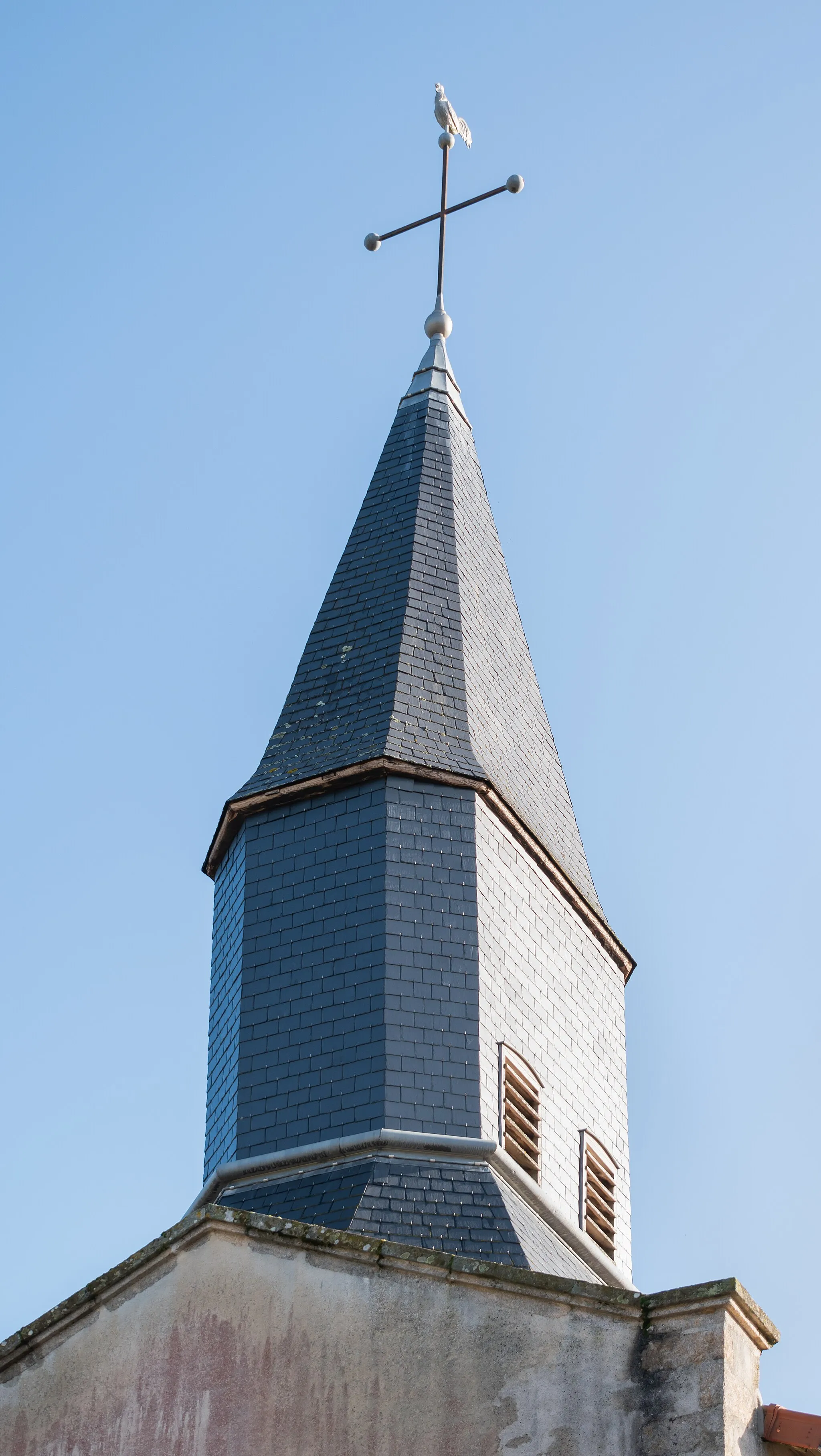 Photo showing: Bell tower of the Saint Peter church in Lavignac, Haute-Vienne, France