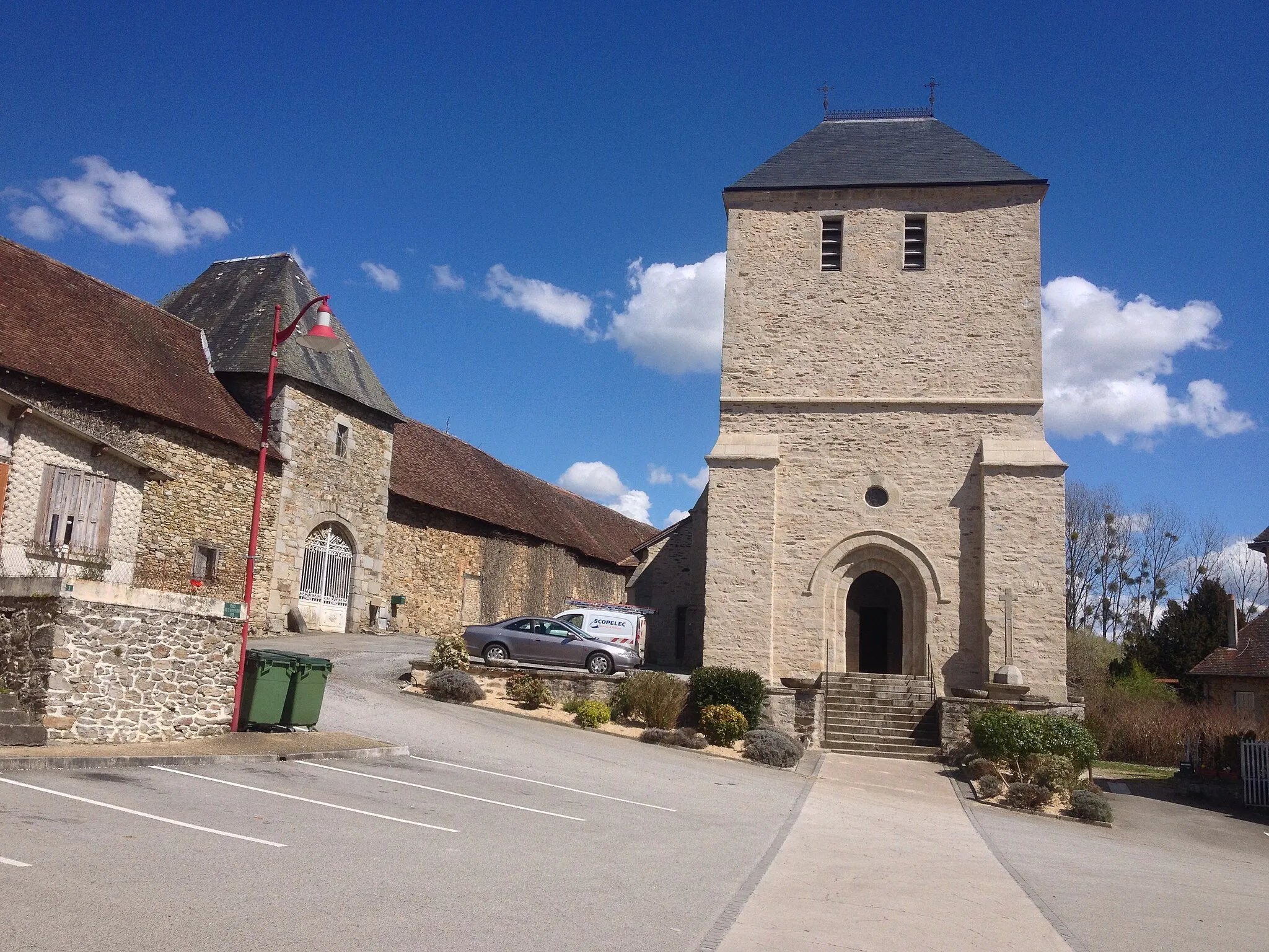 Photo showing: This building is indexed in the base Mérimée, a database of architectural heritage maintained by the French Ministry of Culture, under the reference PA00100383 .