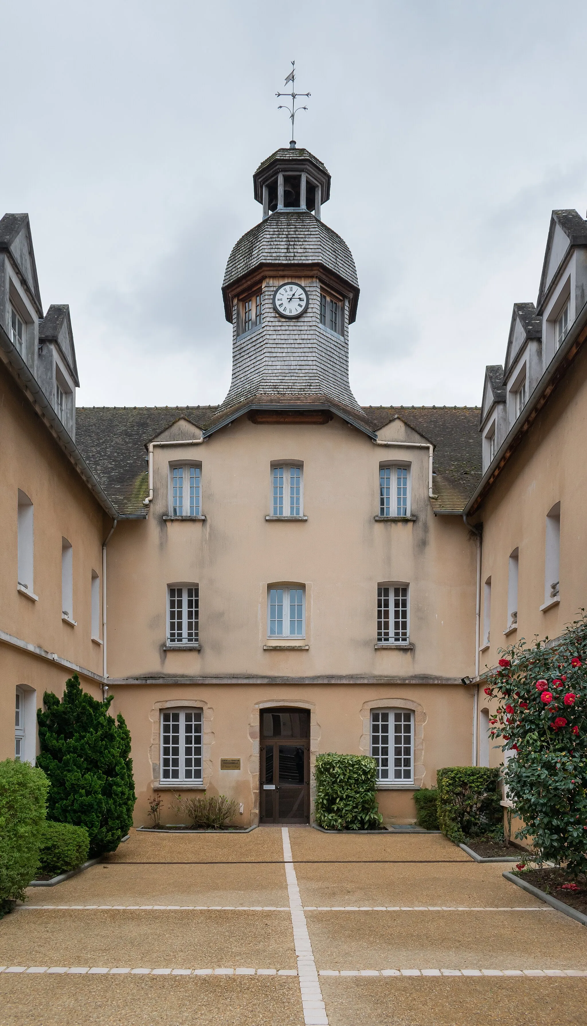 Photo showing: Building at 18 rue du Collège in Magnac-Laval, Haute-Vienne, France