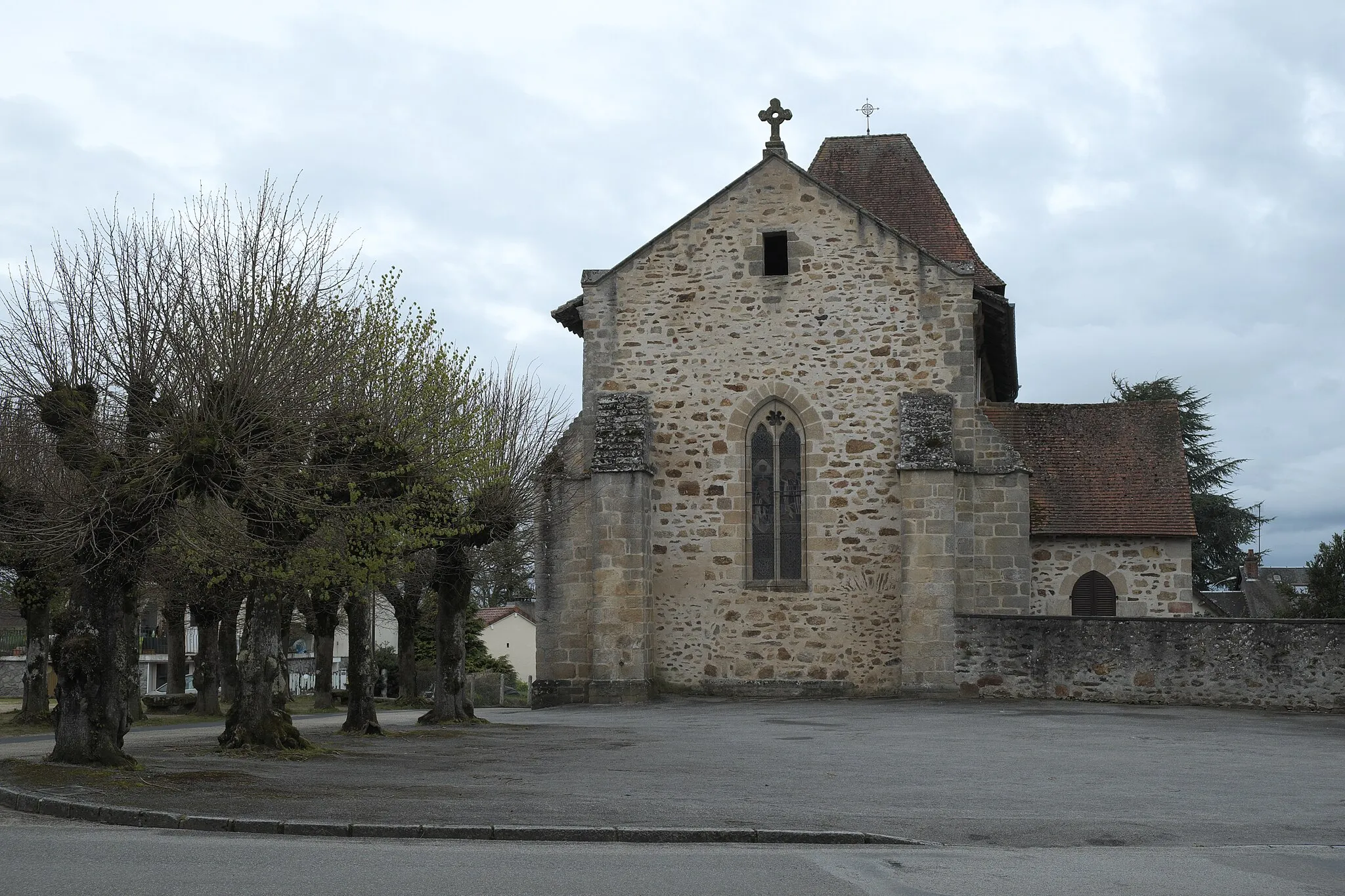 Photo showing: Katholische Pfarrkirche de la Décollation-de-Saint-Jean-Baptiste (Enthauptung Johannes des Täufers) in Neuvic-Entier im Département Haute-Vienne (Nouvelle-Aquitaine/Frankreich)