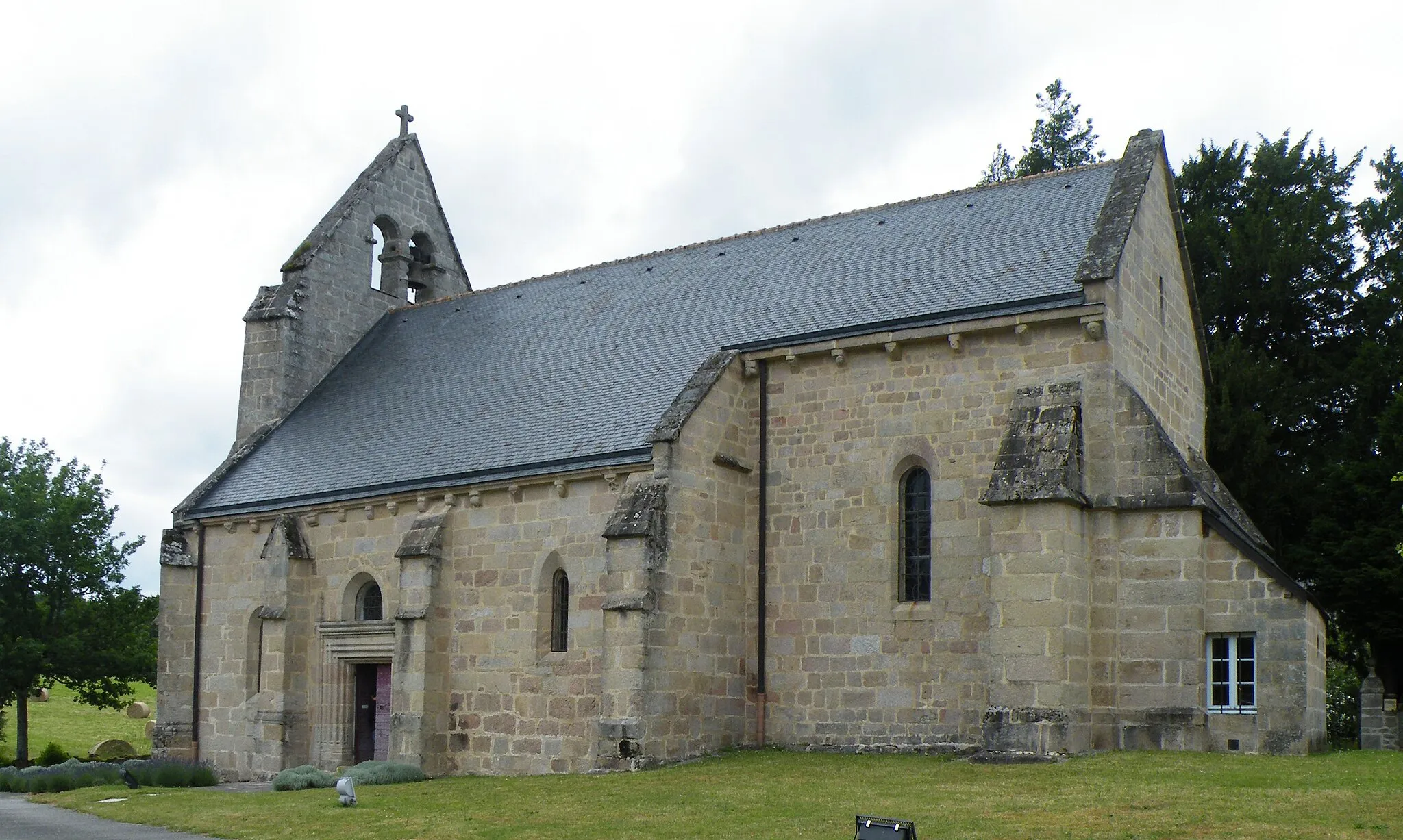 Photo showing: église St Sébastien XIIIème siècle