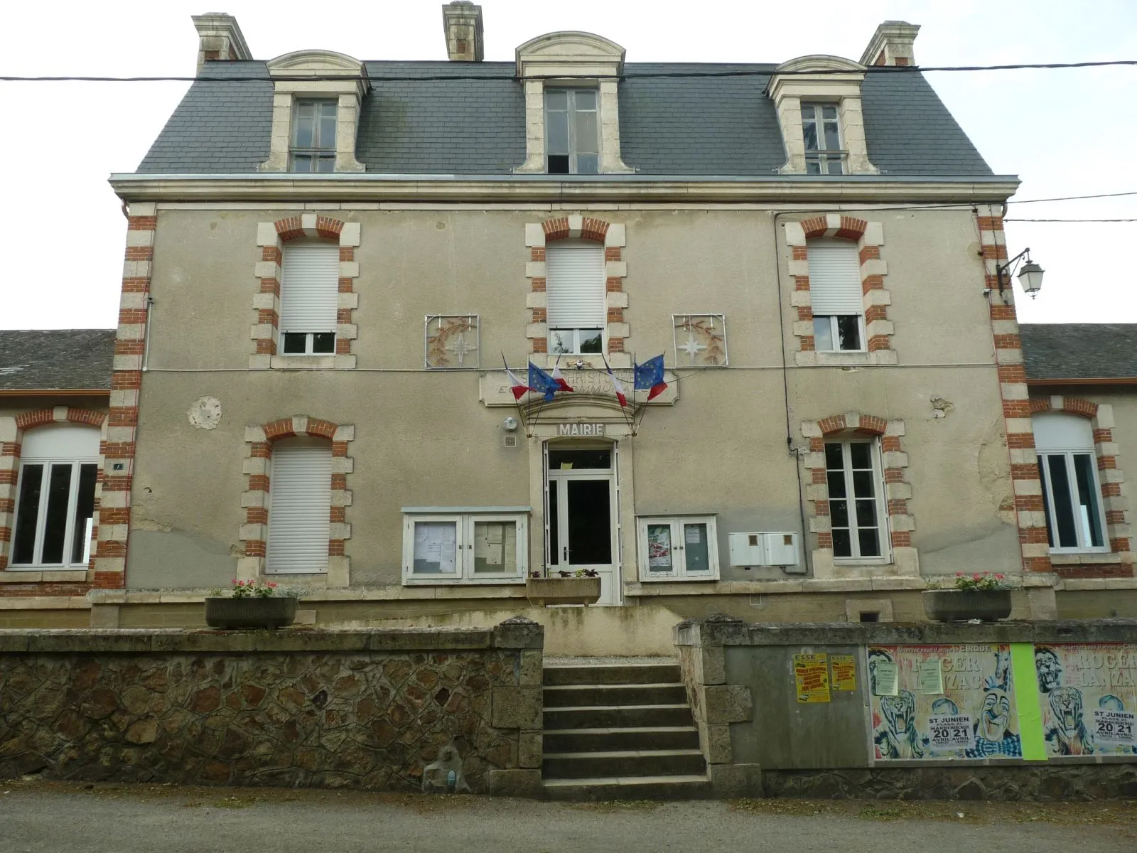 Photo showing: mairie de St-Christophe, Charente Limousine, France