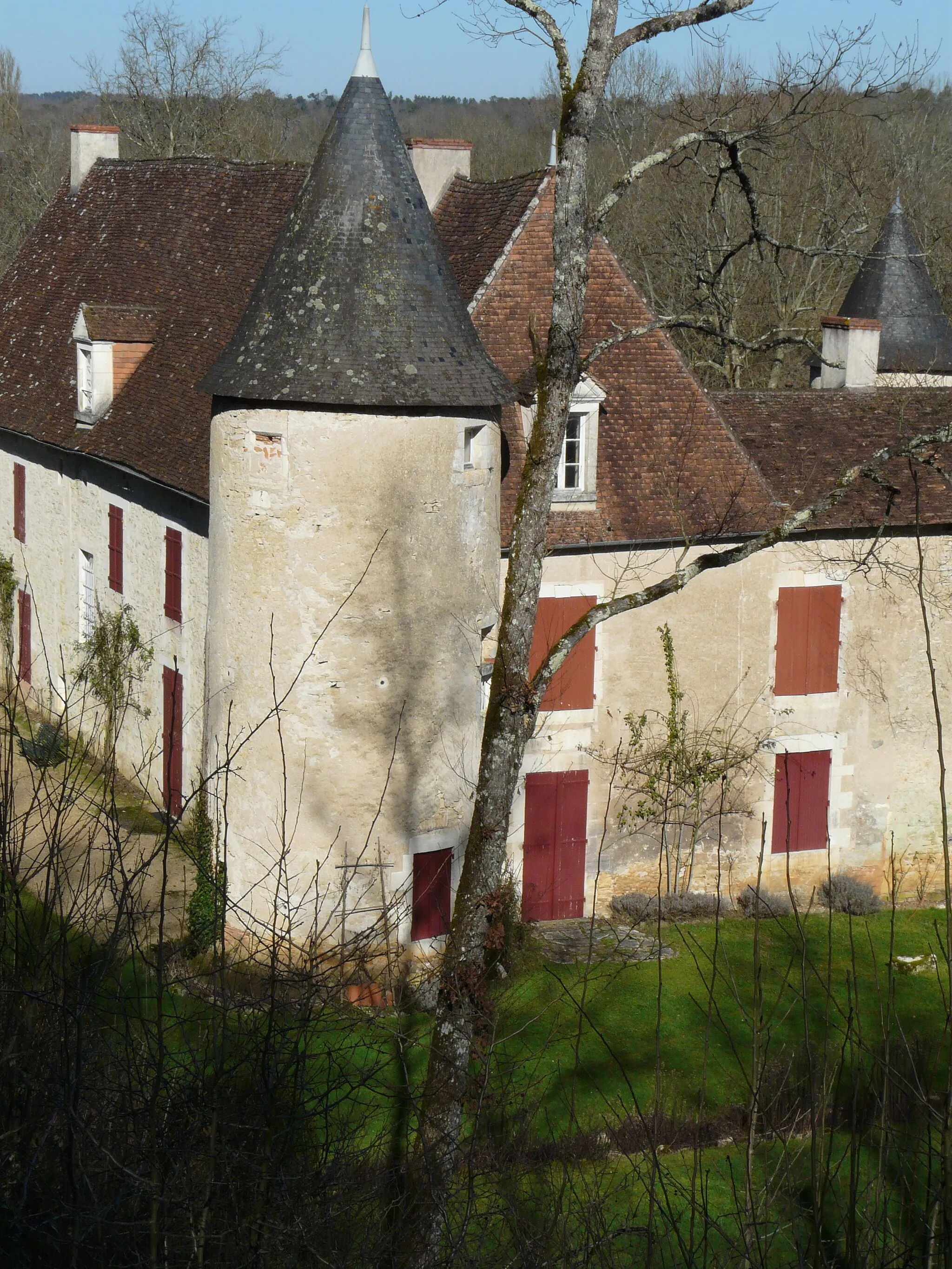 Photo showing: Une tour du château de Glane, Coulaures, Dordogne, France.