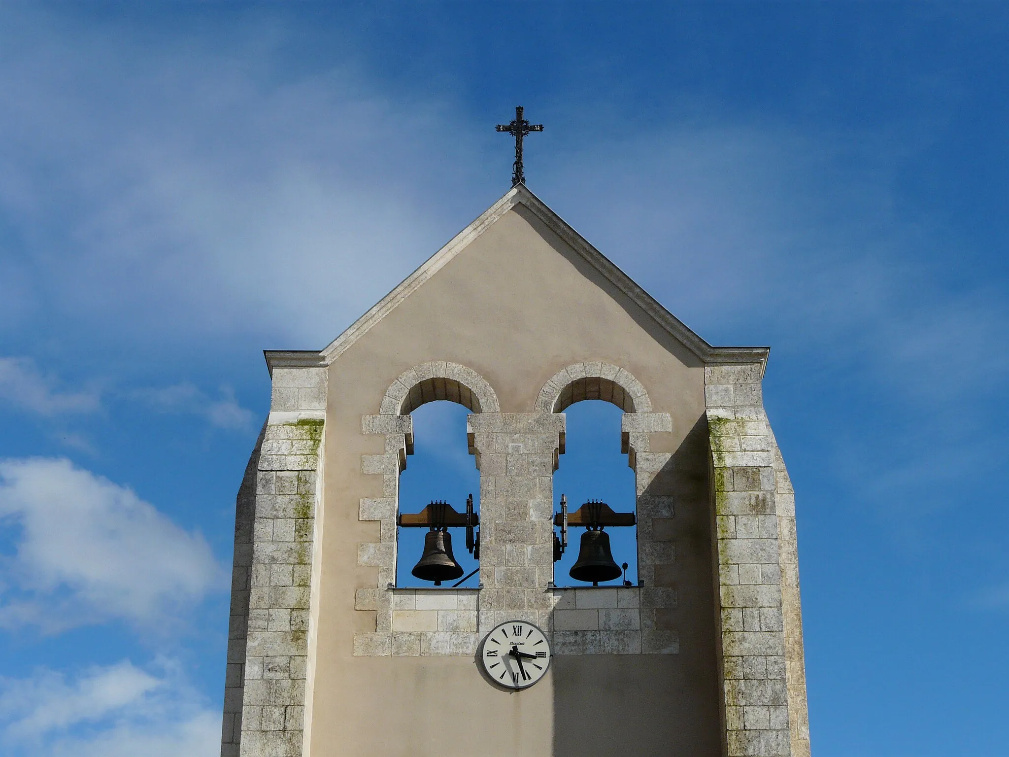 Photo showing: Le clocher-mur de l'église, Saint-Maurice-les-Brousses, Haute-Vienne, France.