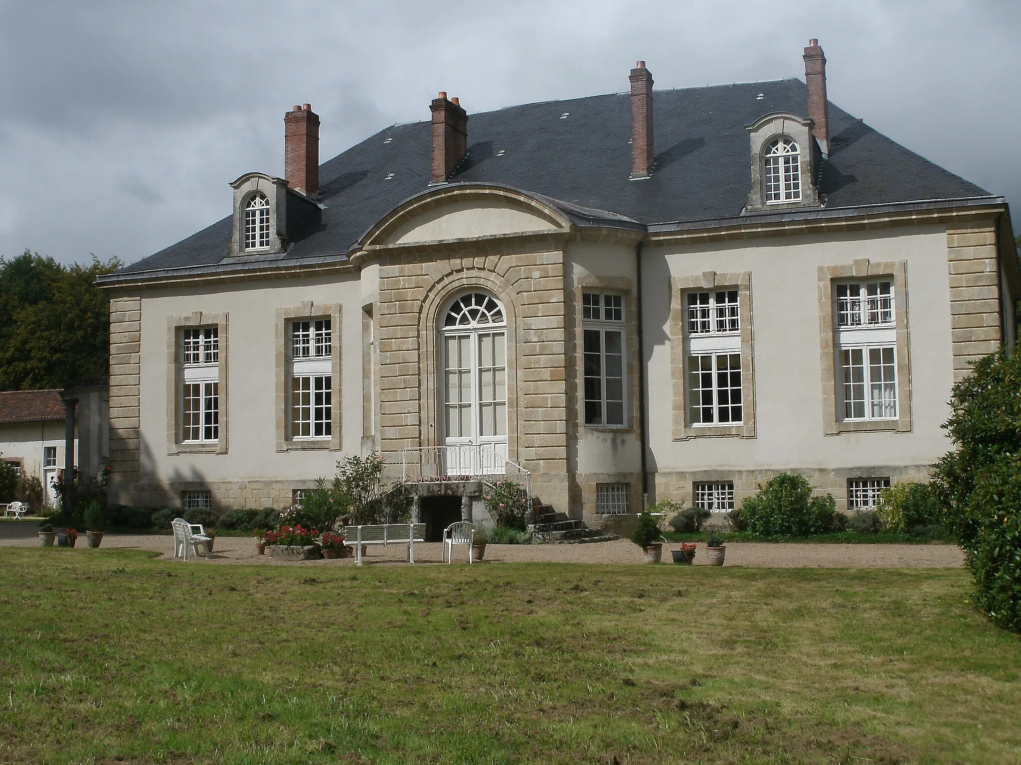 Photo showing: This building is indexed in the base Mérimée, a database of architectural heritage maintained by the French Ministry of Culture, under the reference PA00100336 .