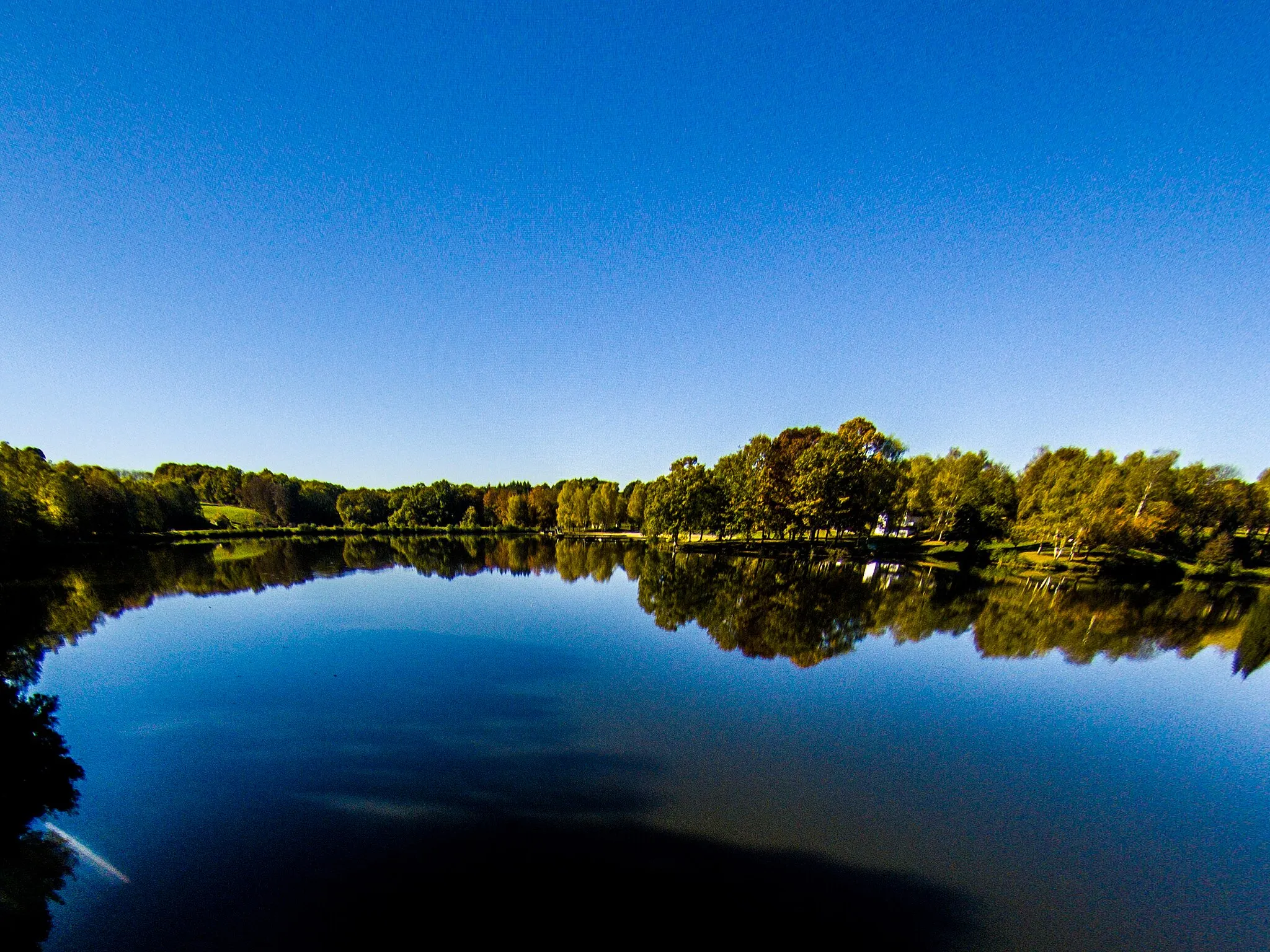 Photo showing: Photo du Lac de Pontcharal à Vigeois