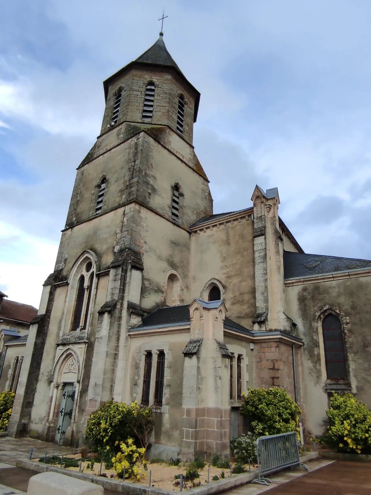 Photo showing: Église Sainte-Croix située dans la commune d'Aixe-sur-Vienne en Haute-Vienne en Nouvelle-Aquitaine en France