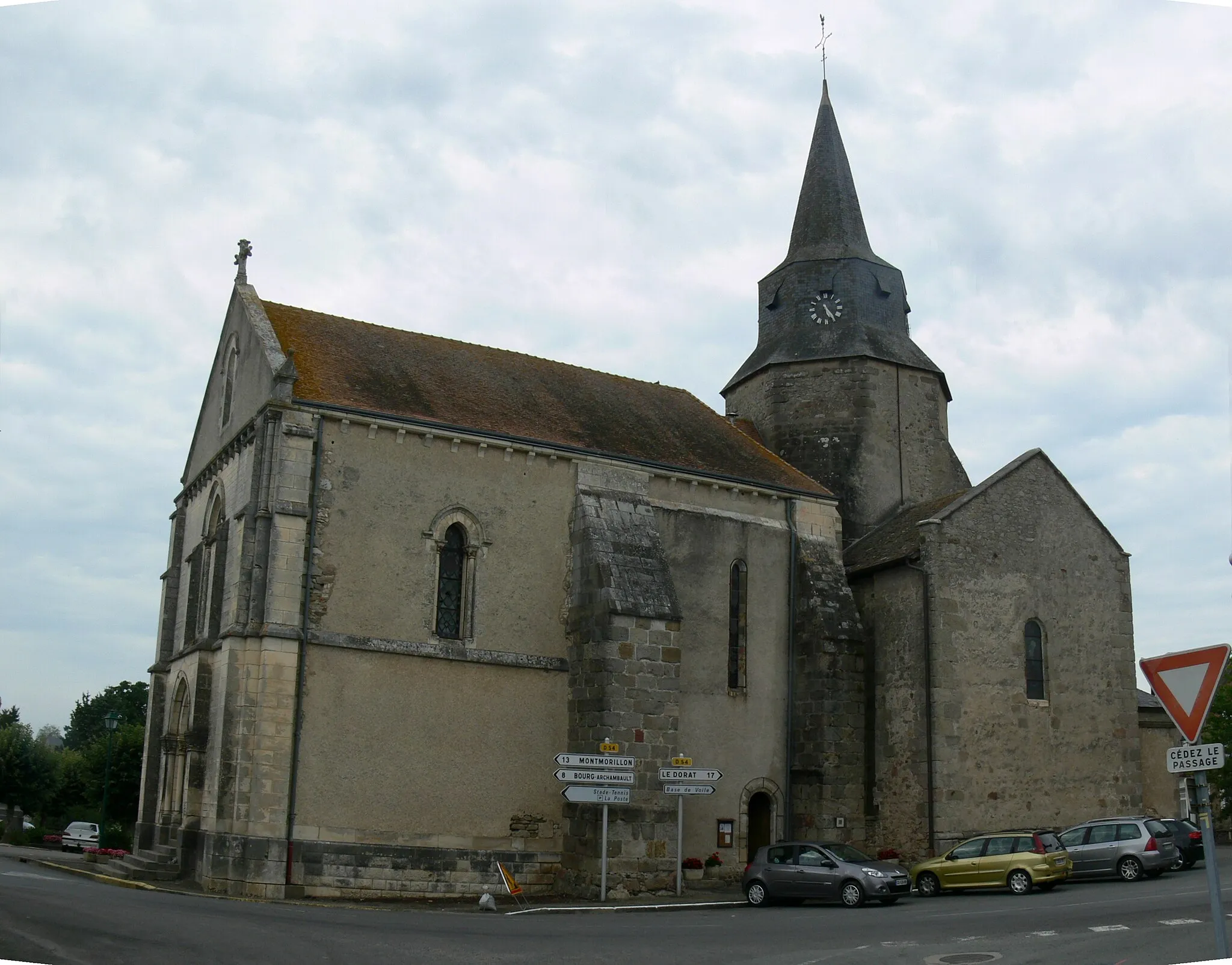 Photo showing: Église Saint-Maurice de Lathus-Saint-Rémy