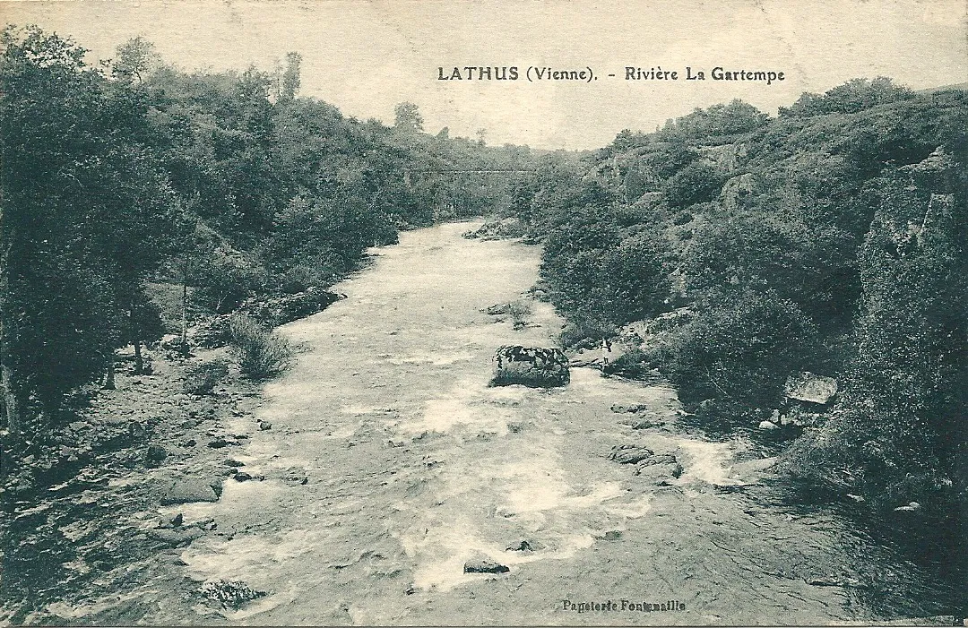 Photo showing: Lathus (Vienne)- La rivière "La Gartempe" - vers 1920