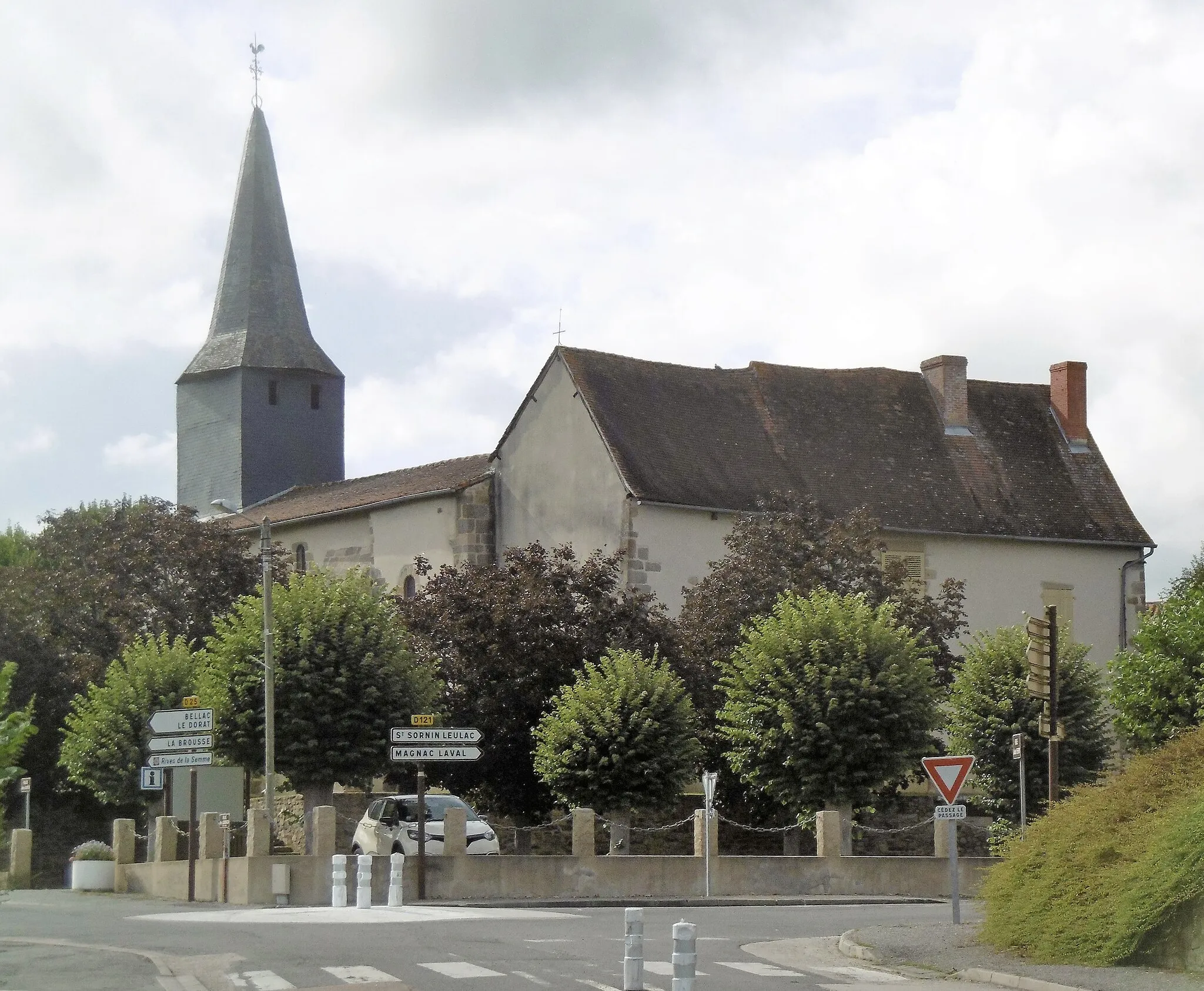 Photo showing: Droux église et maison