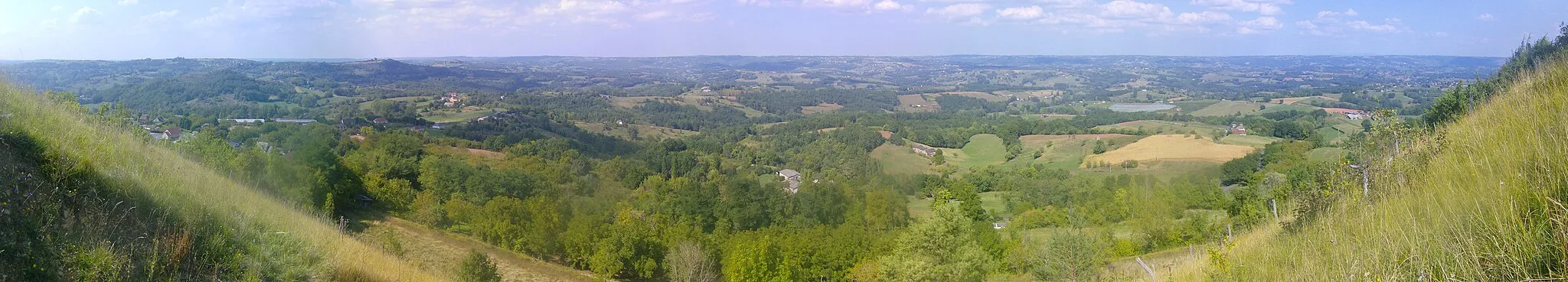 Photo showing: Vue depuis la butte d'Ayen entre la direction de Saint-Robert et celle des Monédières