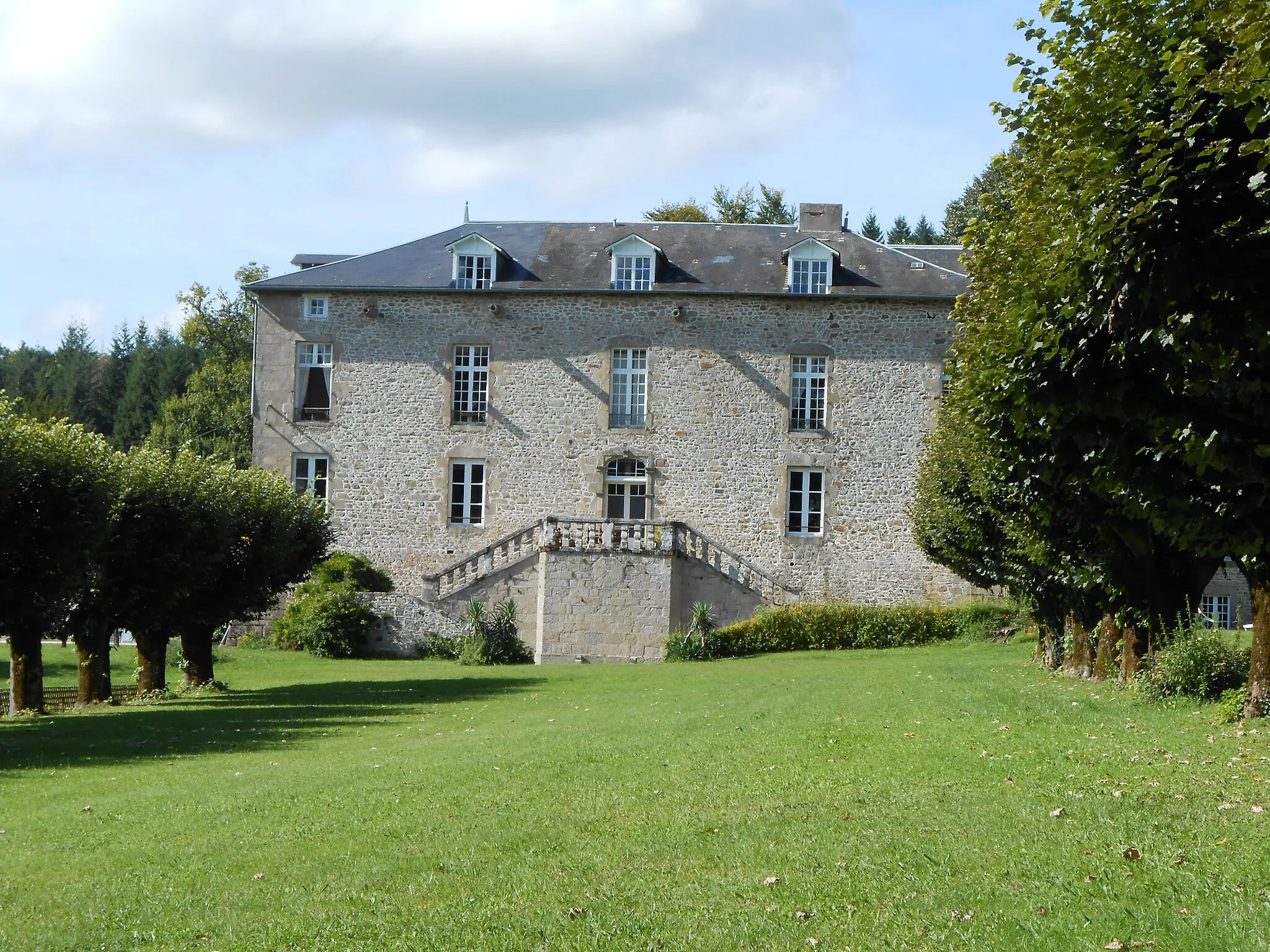 Photo showing: Château de Les Lèzes, Nantiat, Haute Vienne, France.