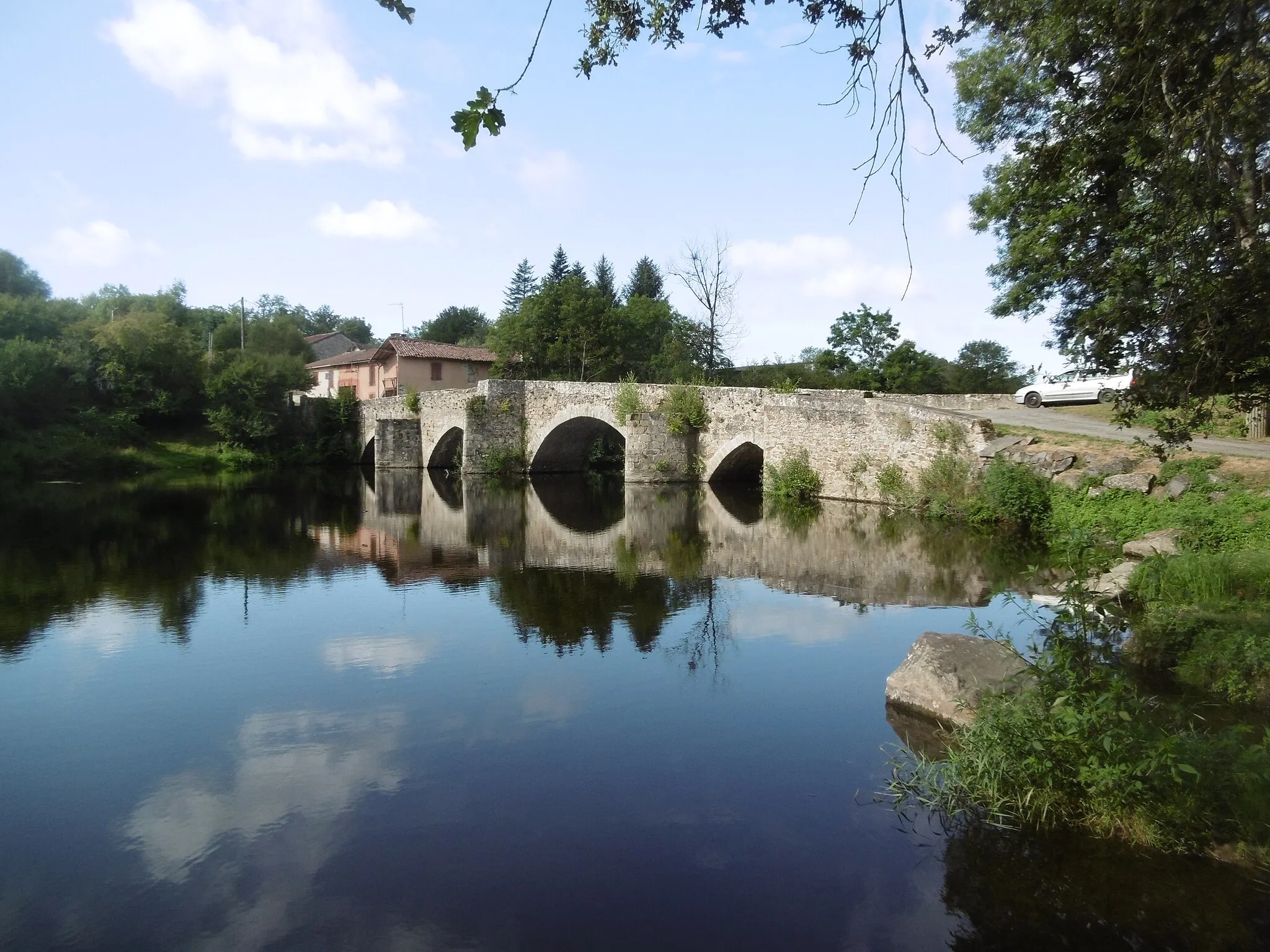 Photo showing: pont gothique de St-Ouen-sur-Gartempe 1