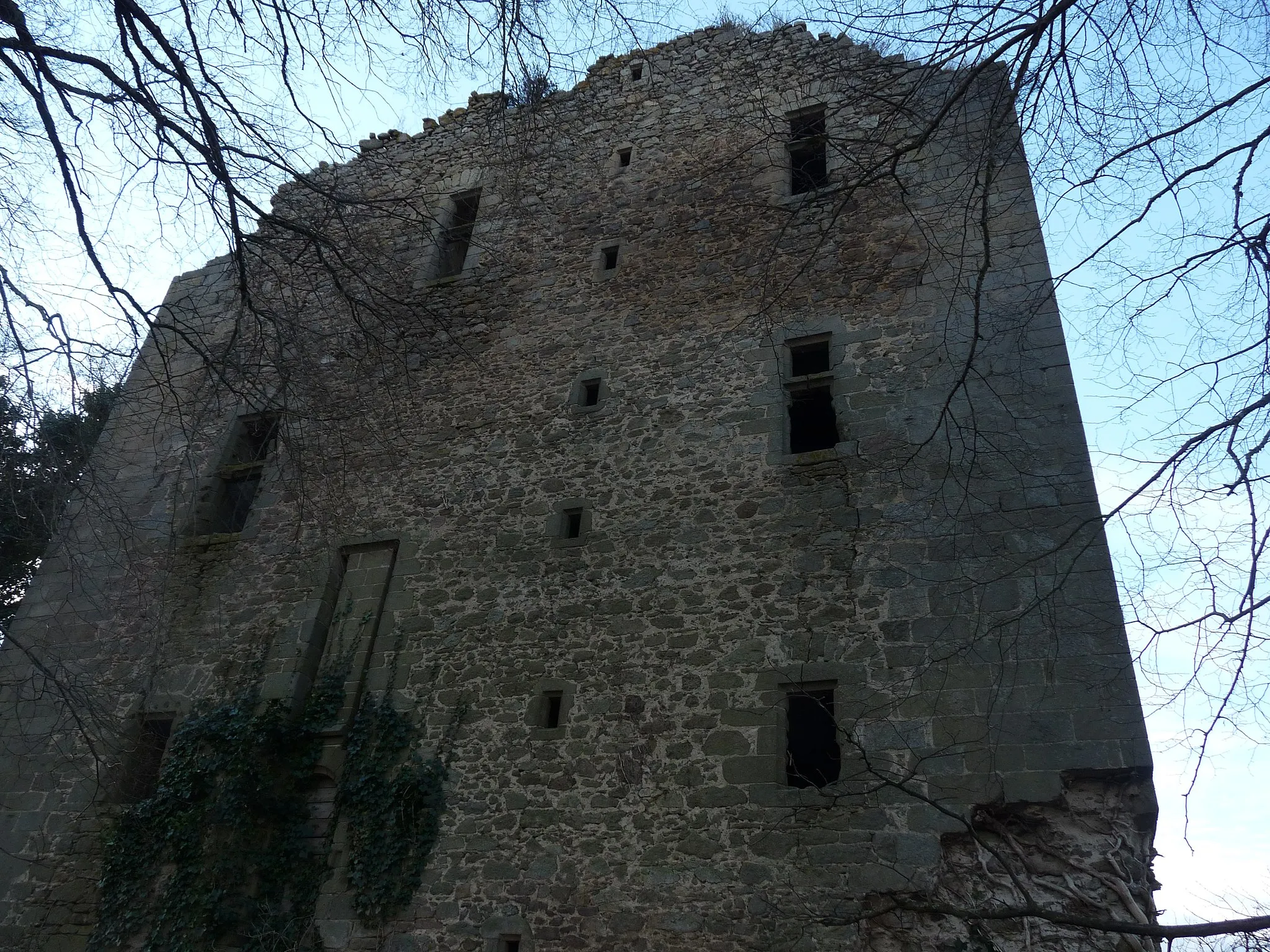 Photo showing: Le Donjon de Chamborand (Creuse)