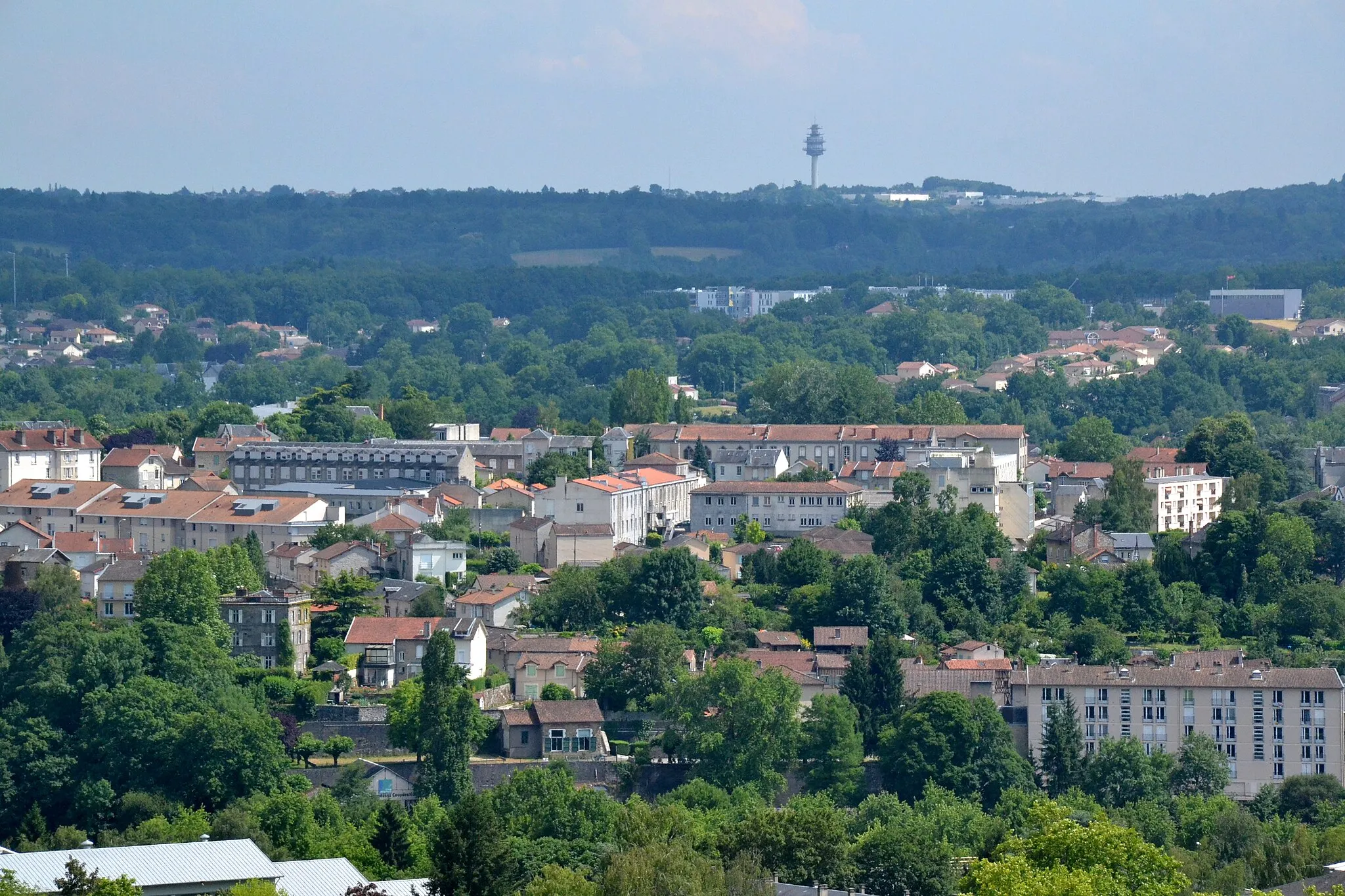 Photo showing: Vue sur le quartier du Sablard, Saint-Lazare puis Boisseuil.