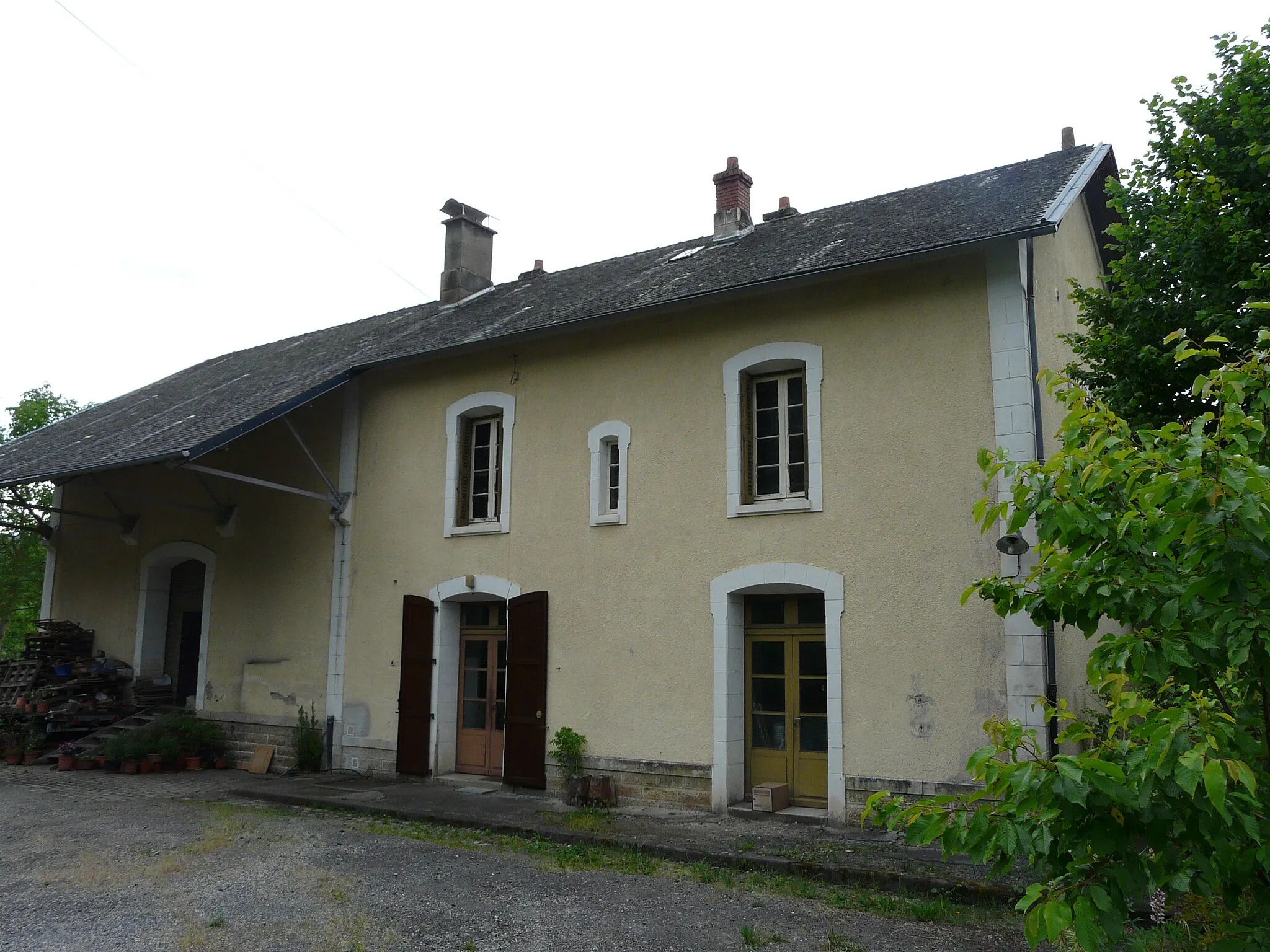 Photo showing: La gare de Saint-Étienne - Menet, Saint-Étienne-de-Chomeil, Cantal, France.