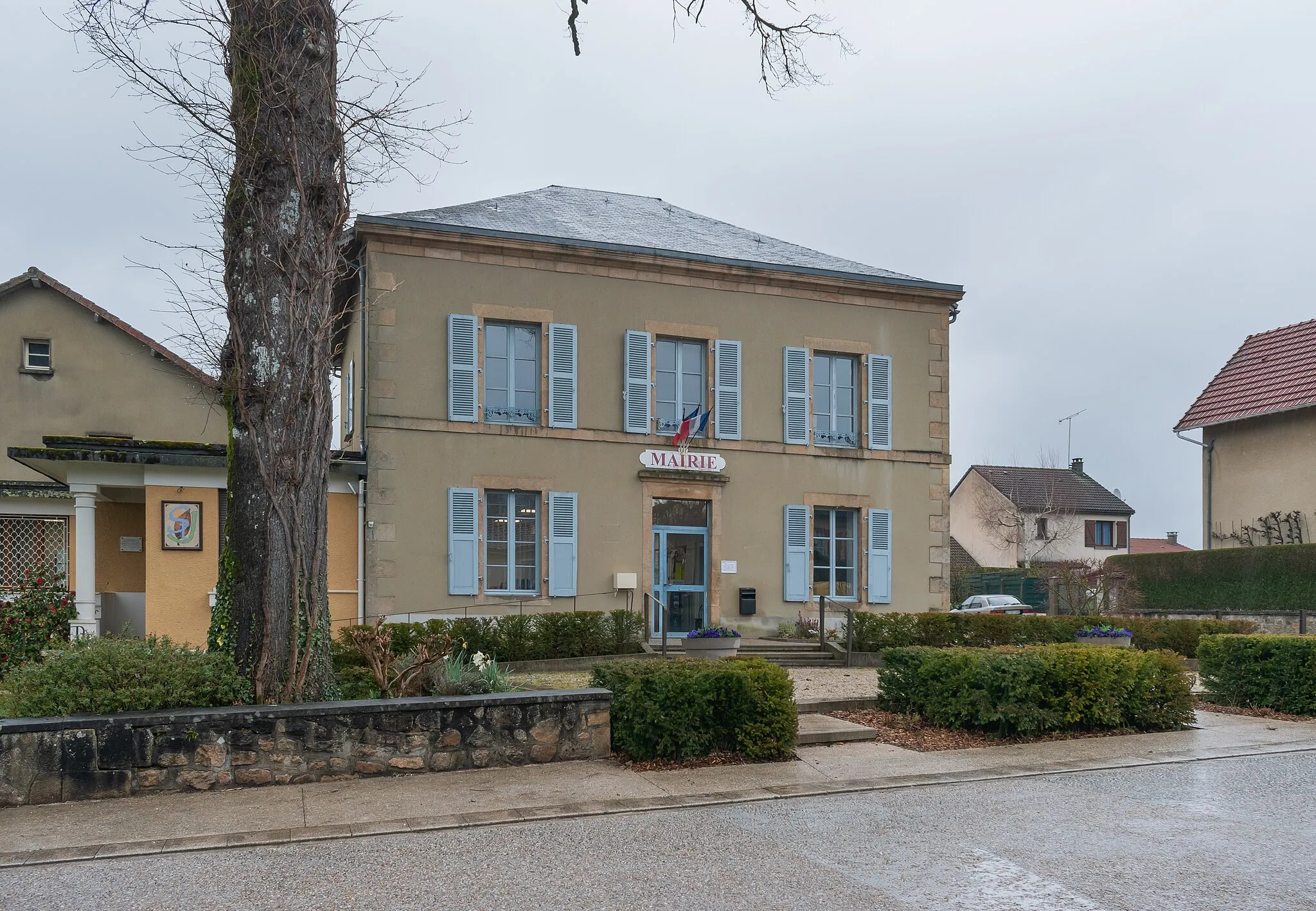 Photo showing: Town hall of Saint-Jouvent, Haute-Vienne, France