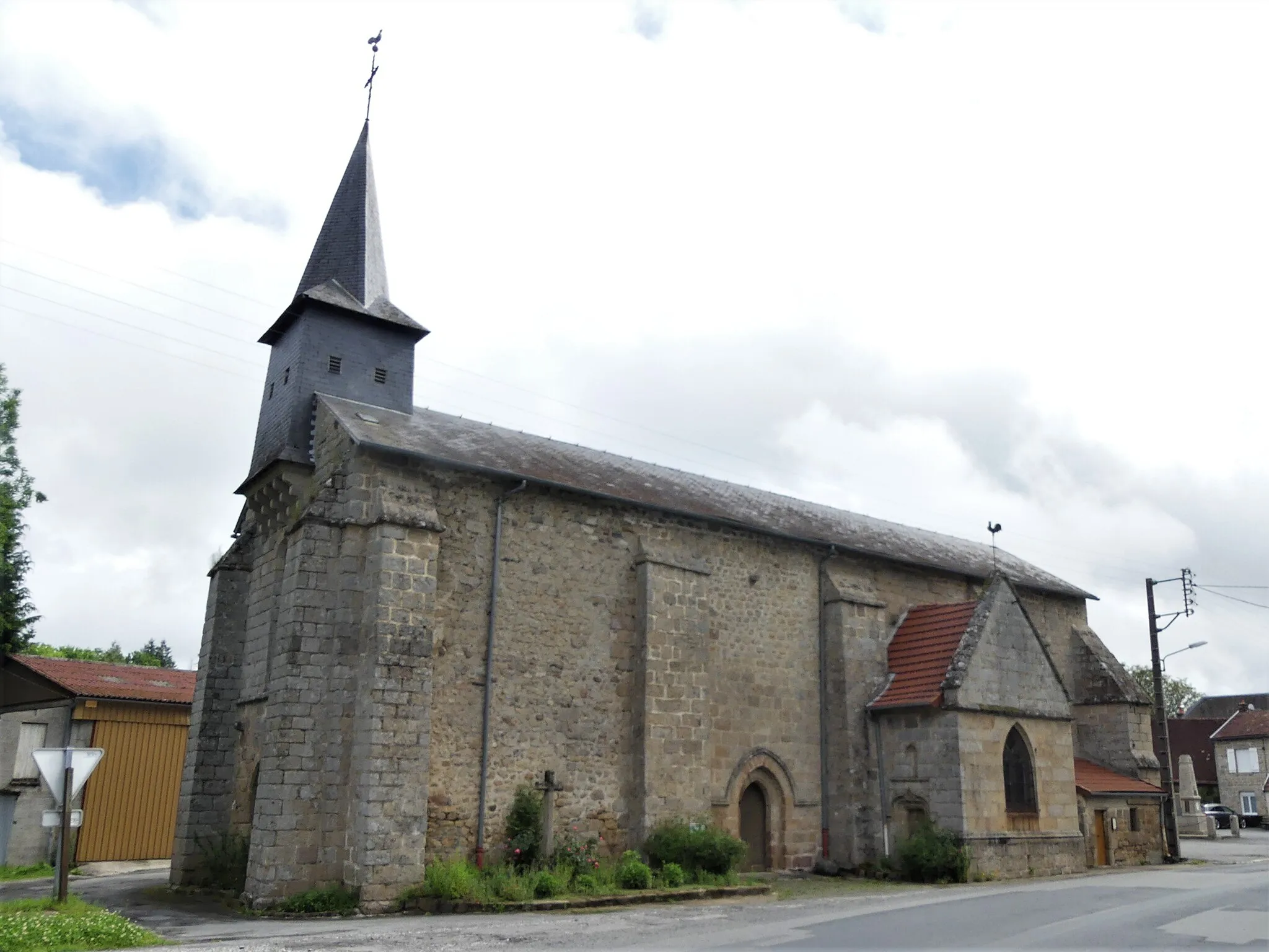 Photo showing: L'église de Saint-Hilaire-le-Château, Creuse, France.
