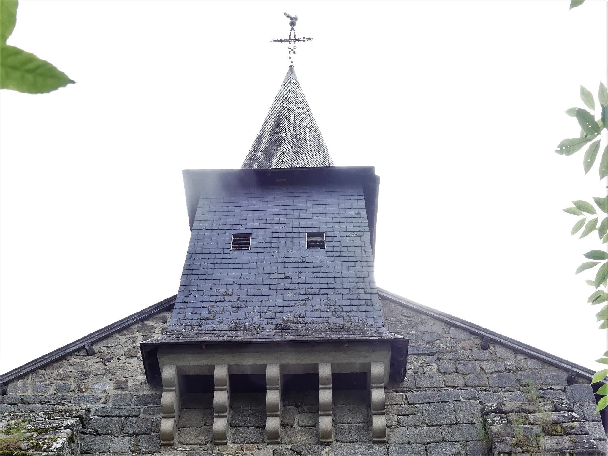 Photo showing: Le clocher de l'église, Saint-Hilaire-le-Château, Creuse, France.