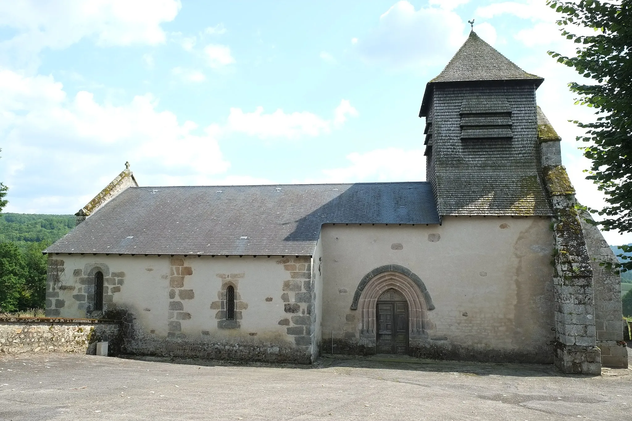 Photo showing: Kirche Saint Julien de Brioude in Saint-Julien-le-Petit im Département Haute-Vienne der Region Lomousin (Frankreich)