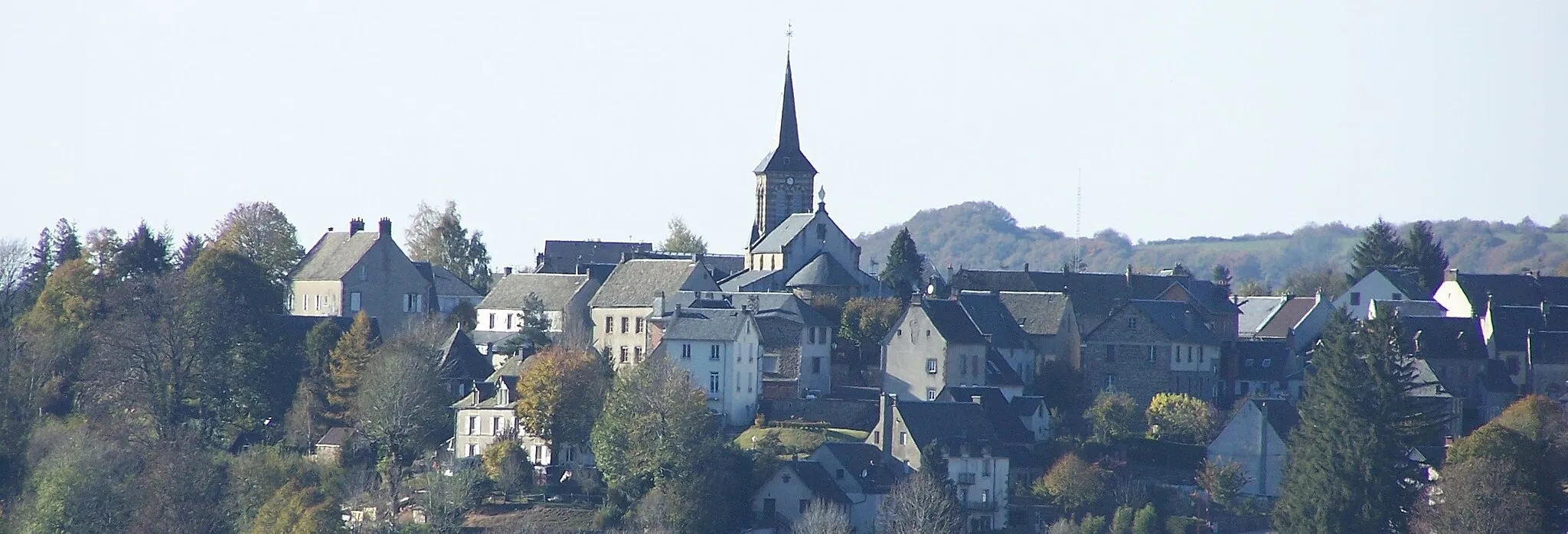 Photo showing: Vue du bourg de Saint-Sauves d'Auvergne (63)
