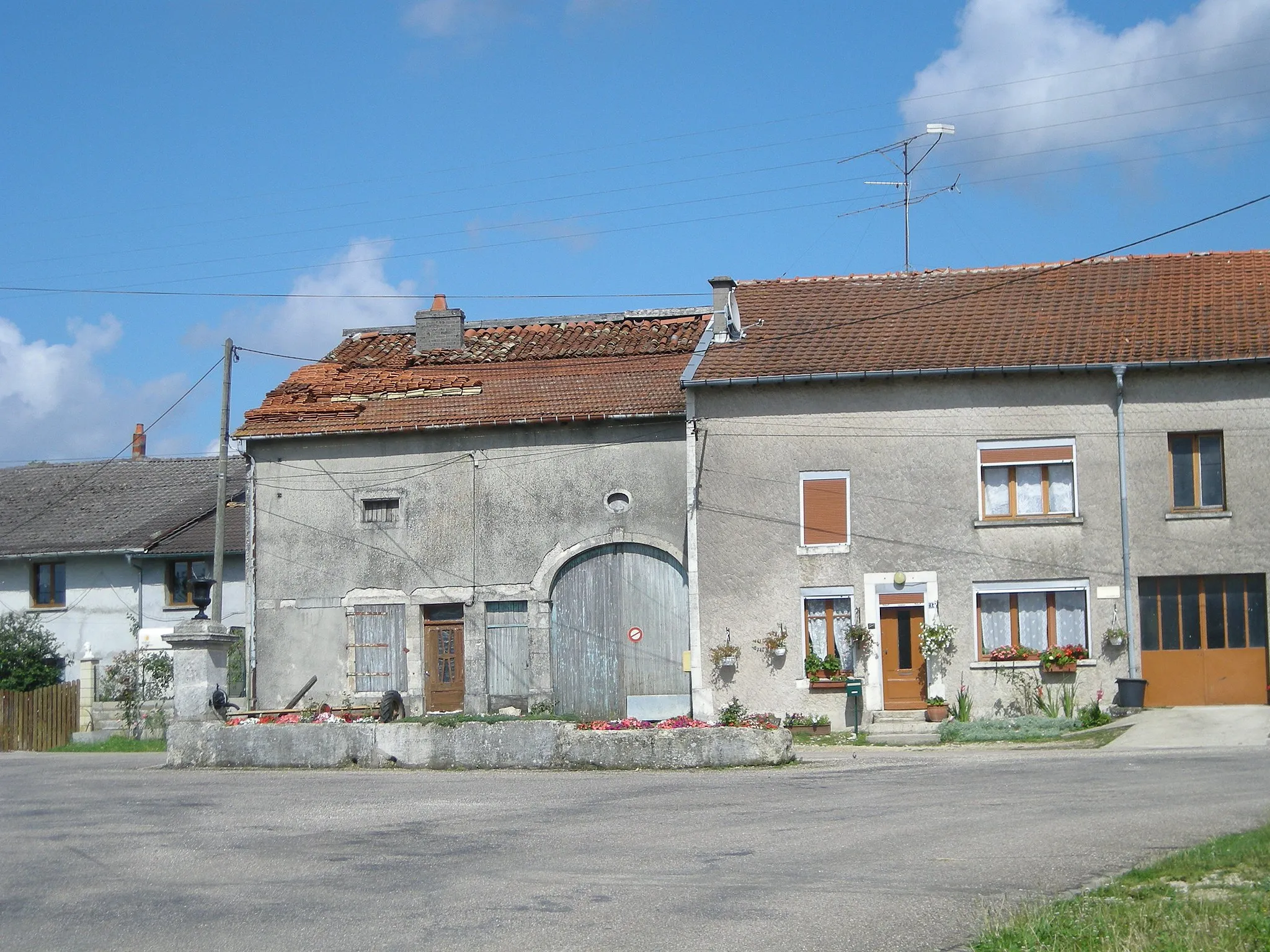 Photo showing: Fontaine-lavoir du 19ème siècle à Gérauvilliers (Meuse, France)