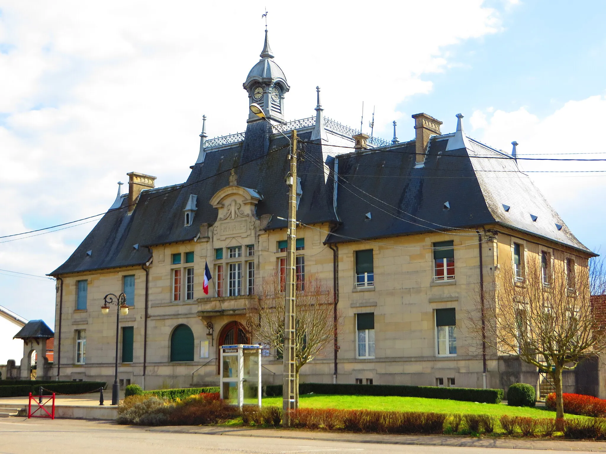 Photo showing: Laheycourt la mairie