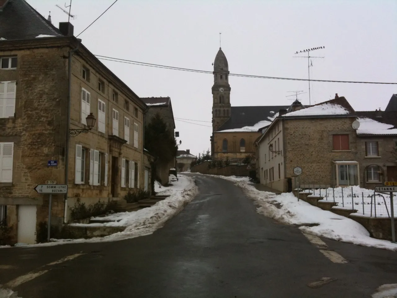 Photo showing: Junction of local road D4 and Rue de Vivier in Beaumont-en-Argonne