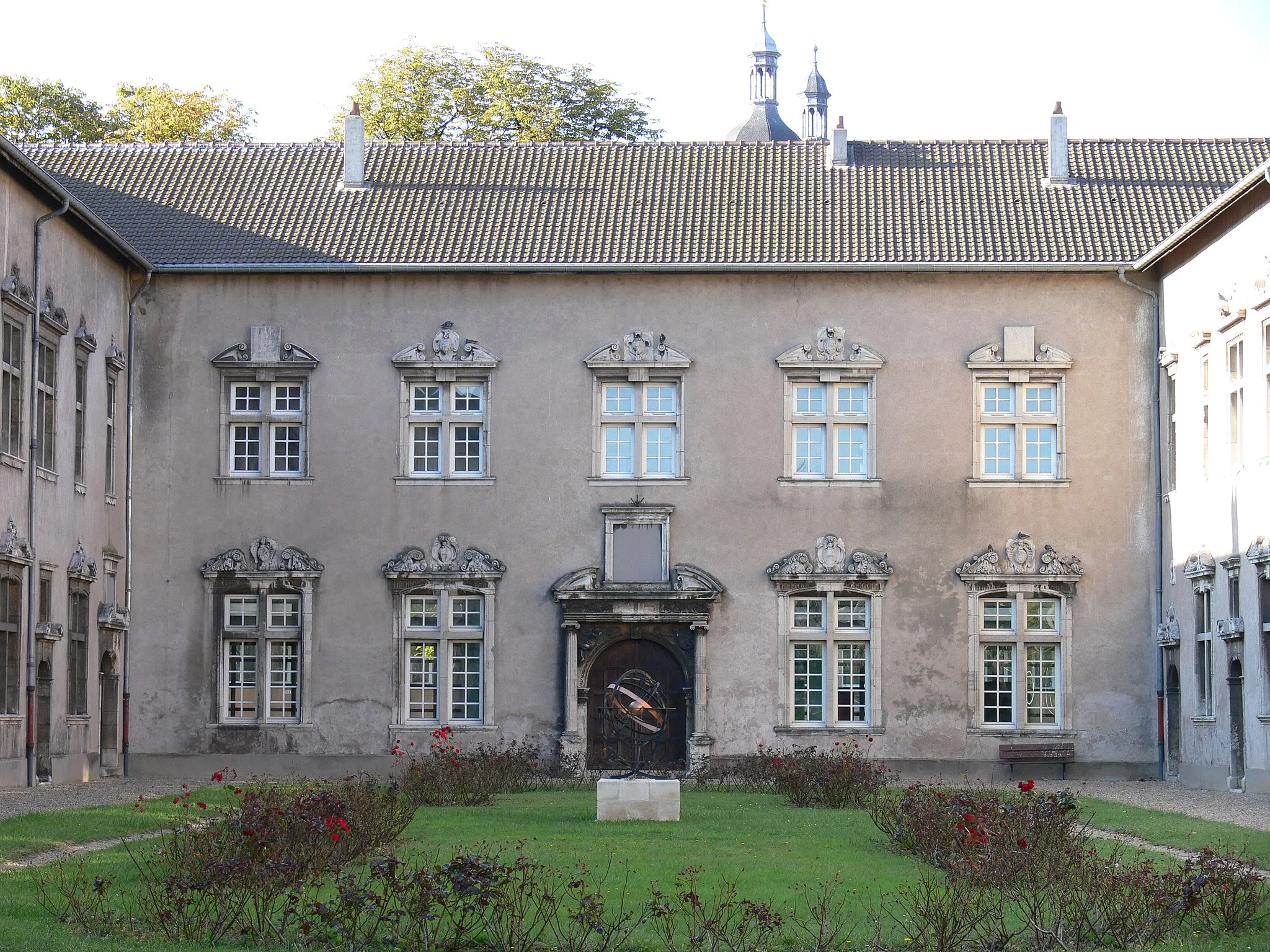 Photo showing: Renaissance Fassade der alten Universität von Pont-à-Mousson, hervorgegangen aus einem Jesuitenkolleg