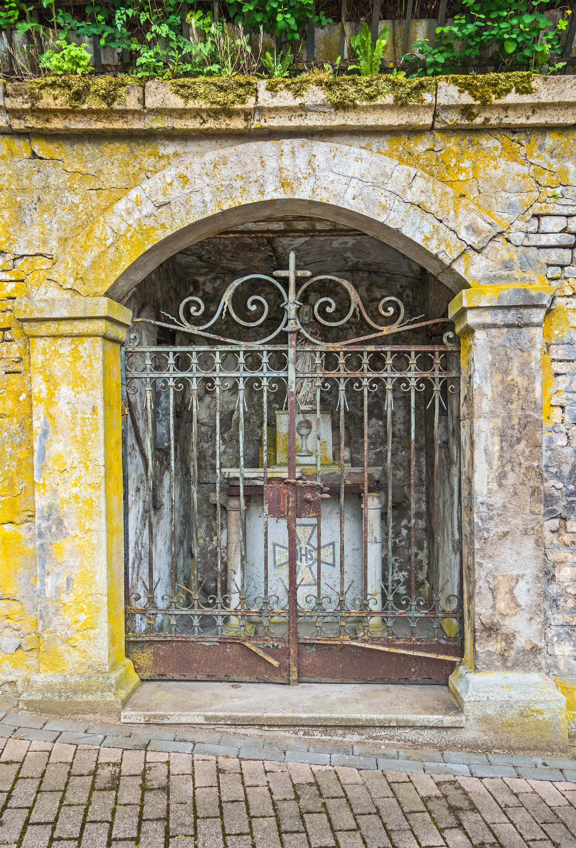 Photo showing: Wayside chapel near the entrance of Zolwer castle