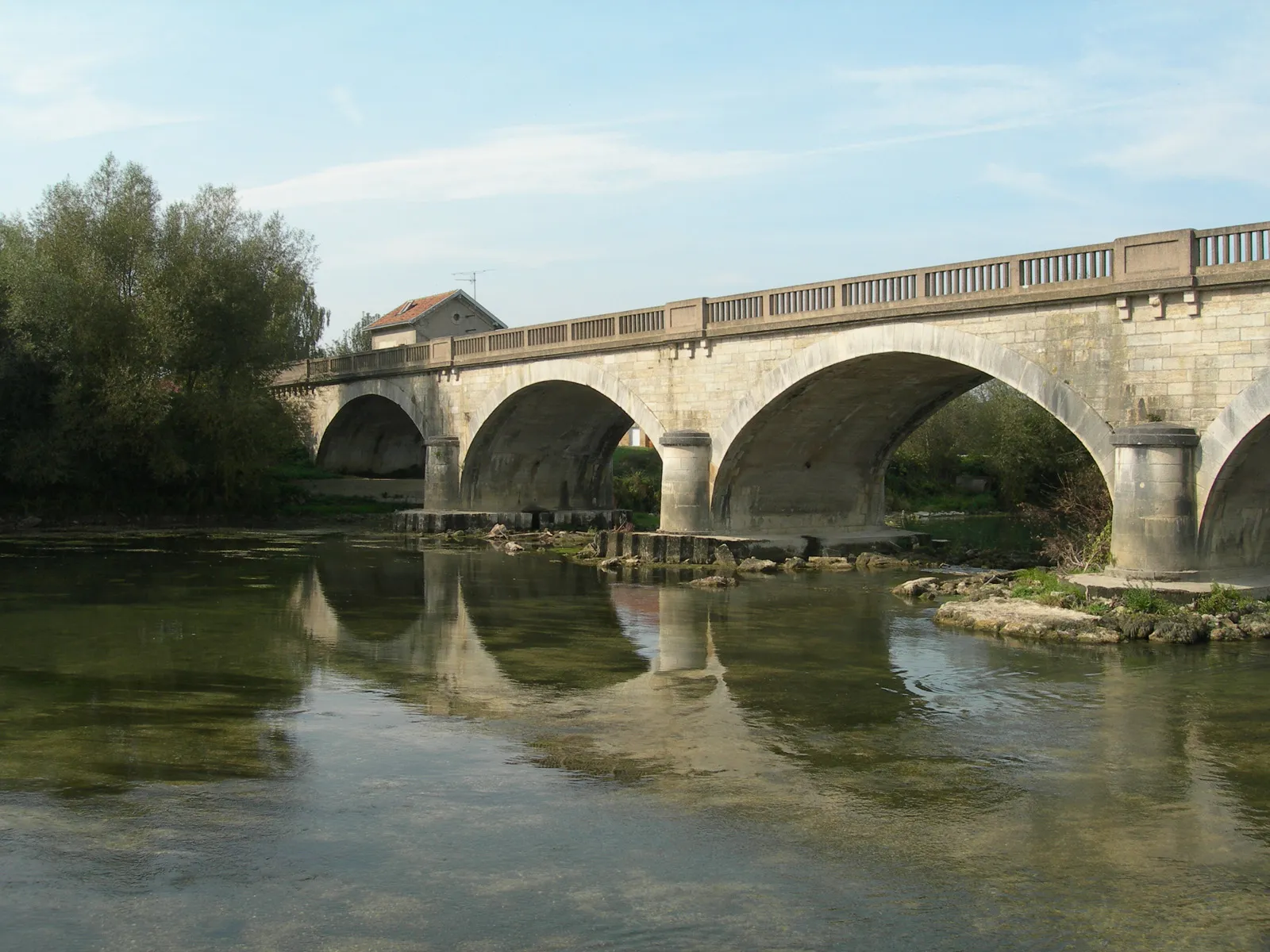 Photo showing: Sassey Sur Meuse - Reflections of the Bridge