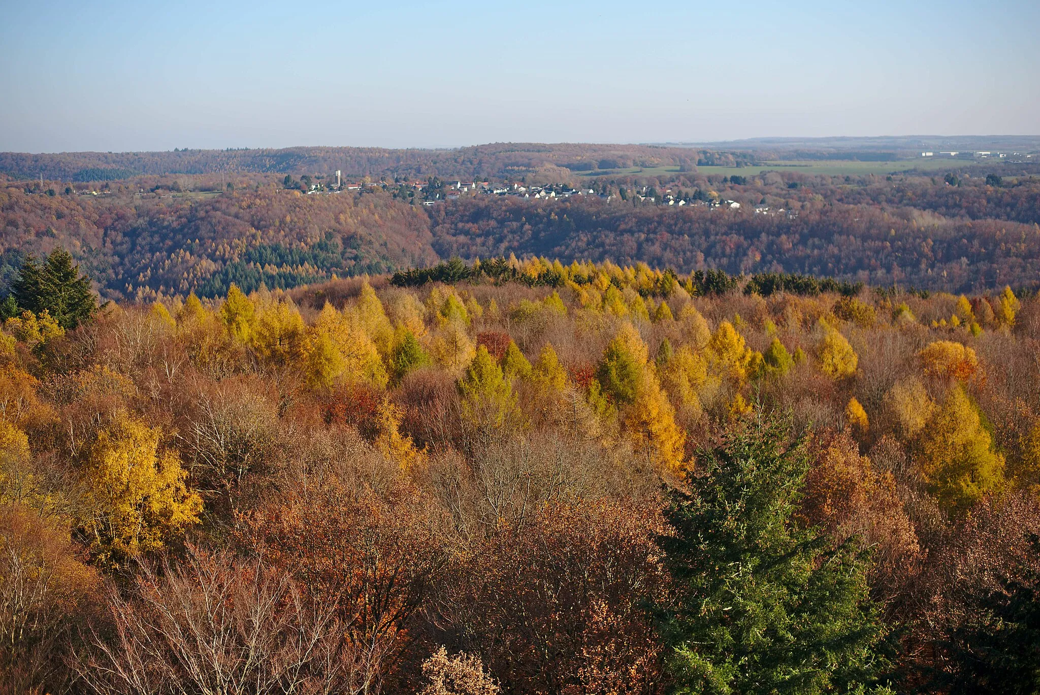 Photo showing: Aussicht von dem Schwarzenbergturm im Herbst.