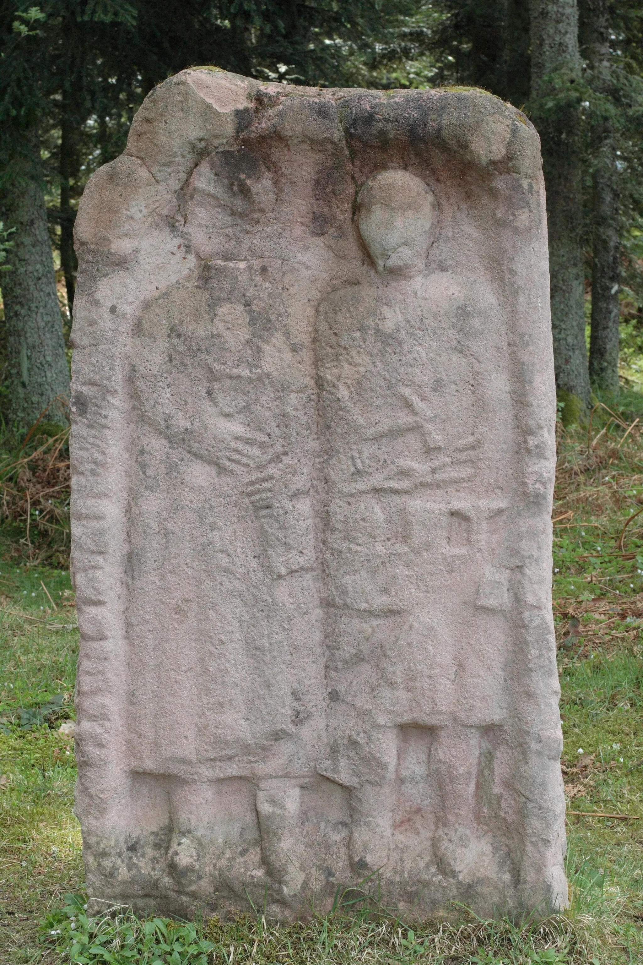 Photo showing: Camp celtique de la Bure, moulage de la stèle du « maître de forge », reconstituée à partir de fragments.