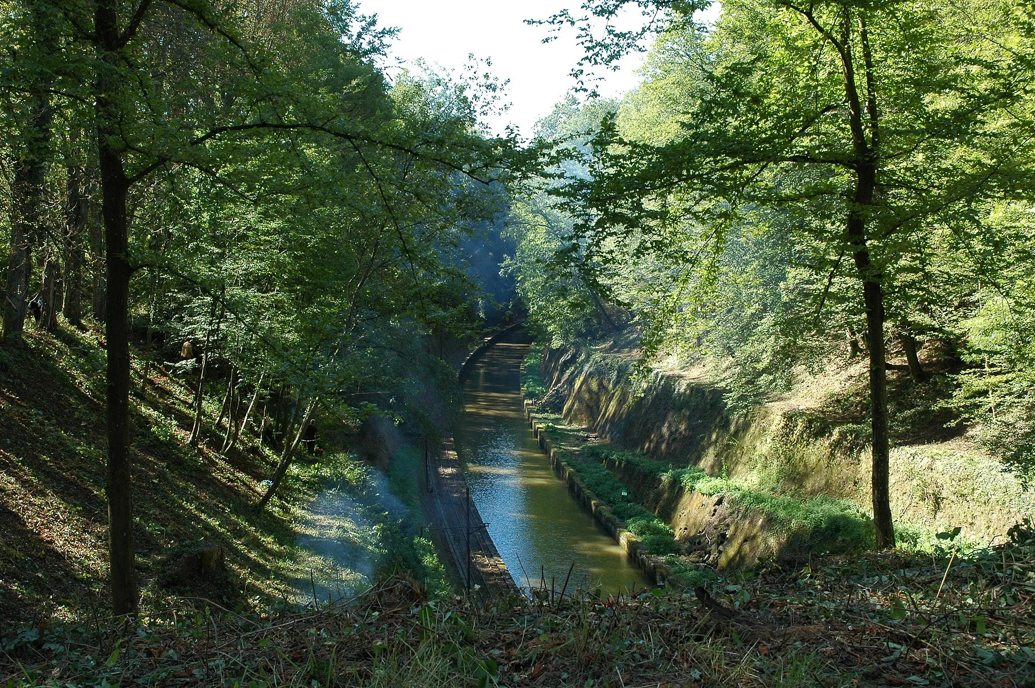 Photo showing: Der Rhein-Marne-Kanal am westlichen Tunnelausgang bei Niderviller, Moselle