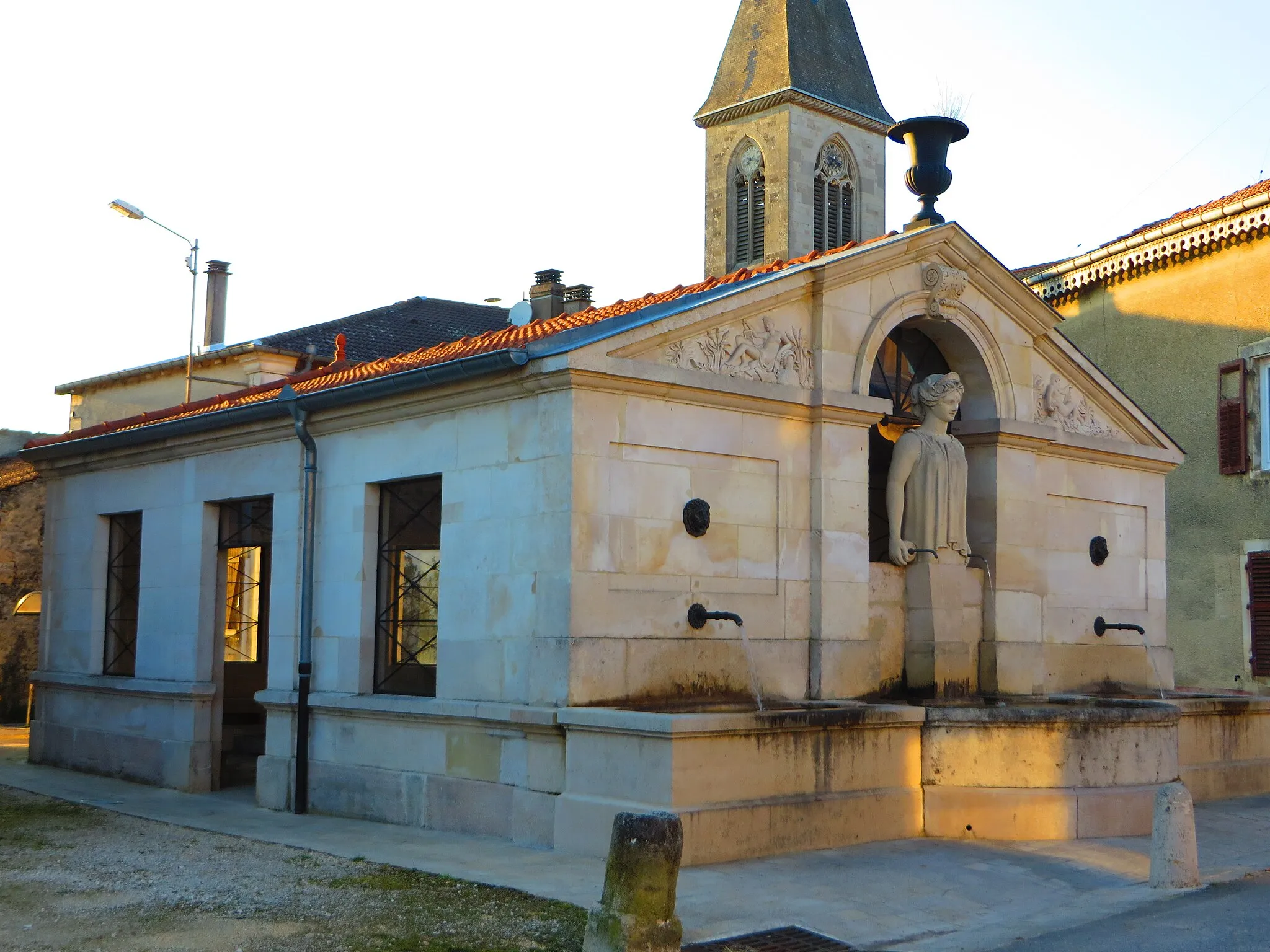 Photo showing: Sauvigny la fontaine lavoir