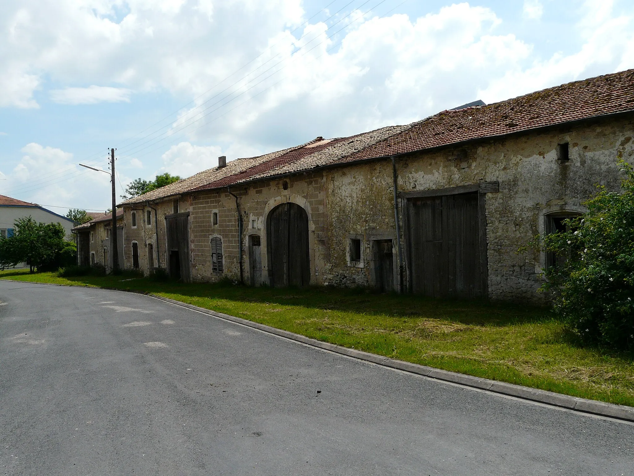 Photo showing: Fermes lorraines typiques à Naives-en-Blois (Meuse, France)