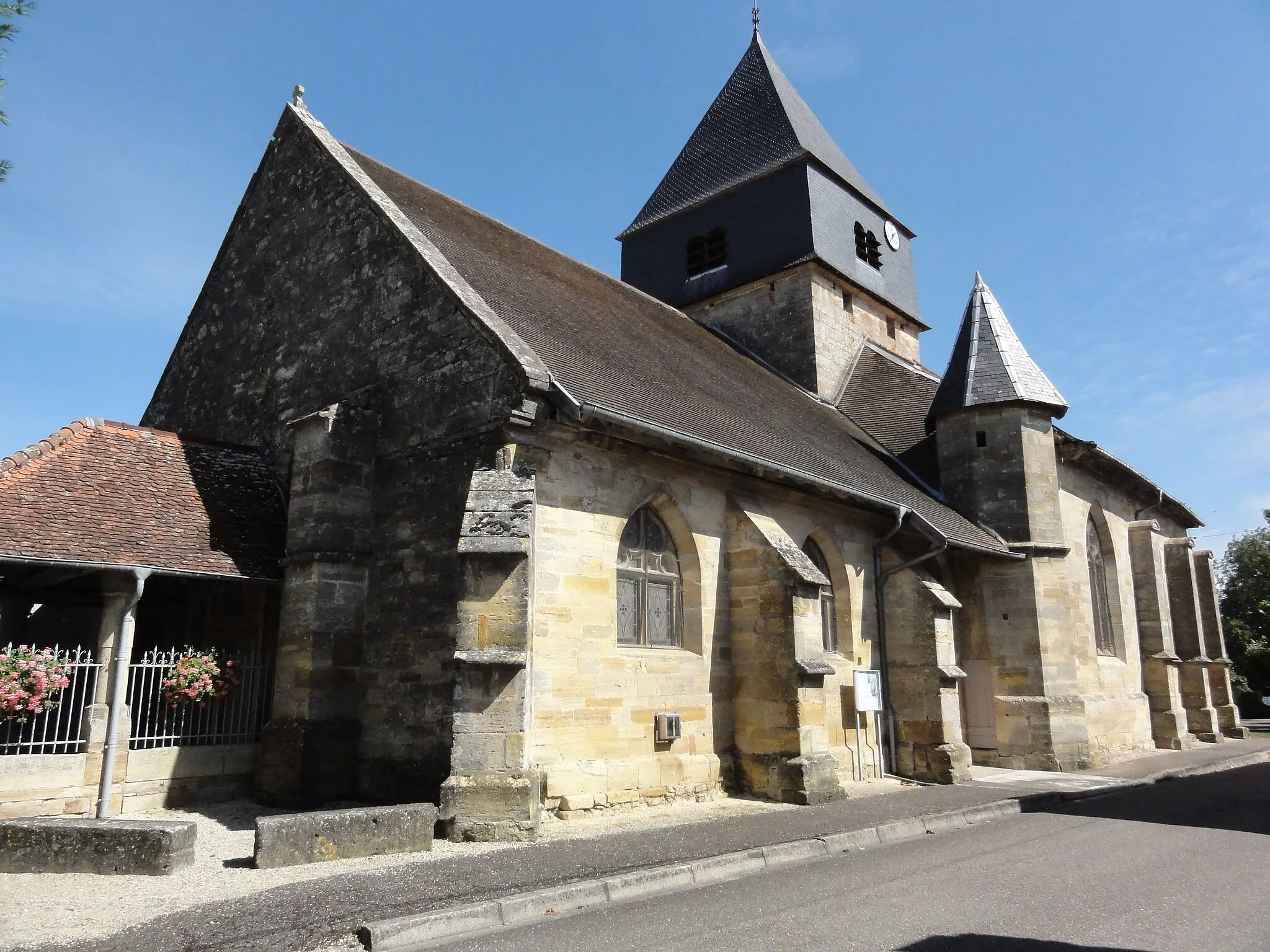 Photo showing: This building is indexed in the base Mérimée, a database of architectural heritage maintained by the French Ministry of Culture, under the reference PA00106518 .