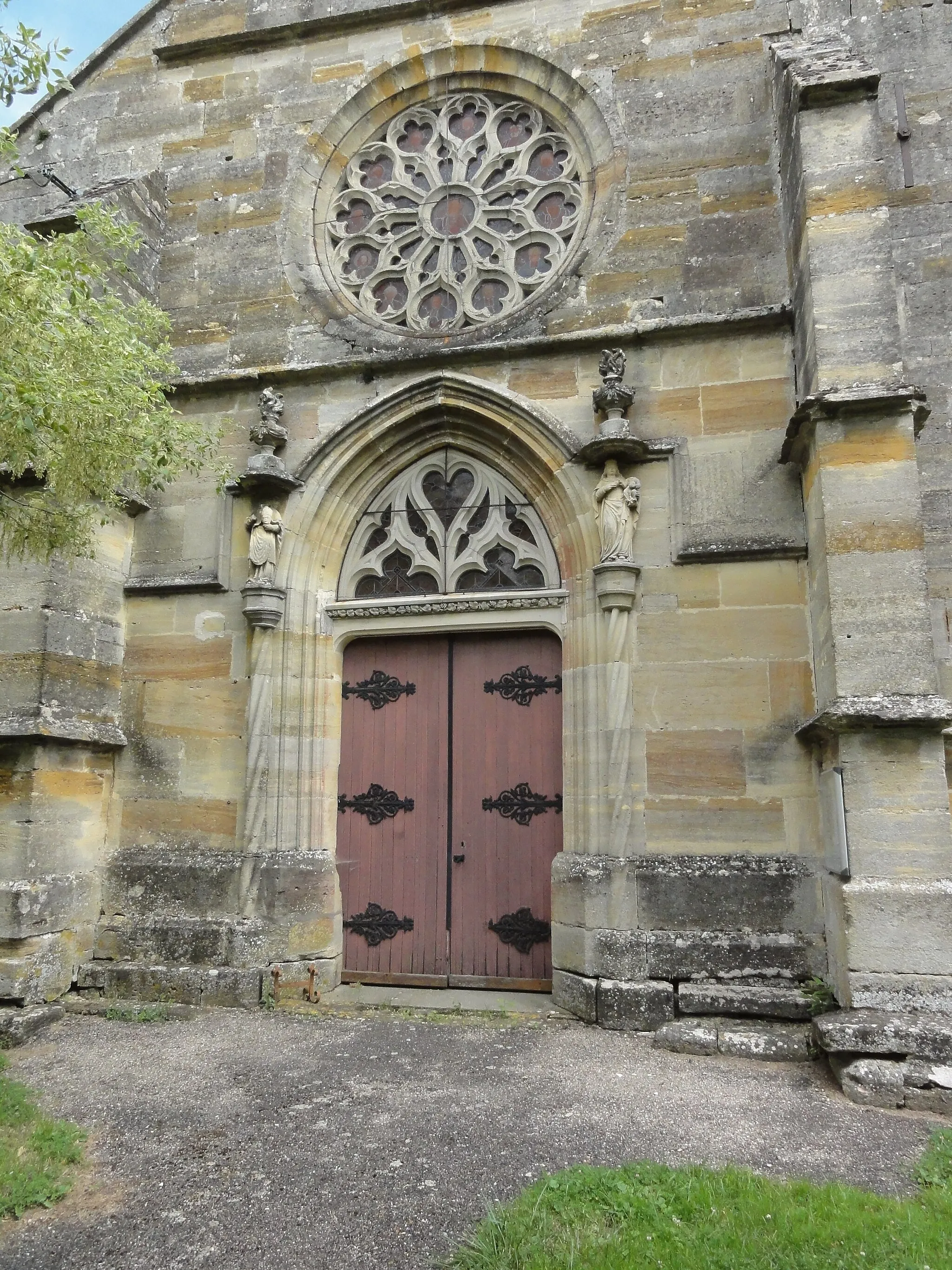 Photo showing: This building is indexed in the base Mérimée, a database of architectural heritage maintained by the French Ministry of Culture, under the reference PA00106604 .