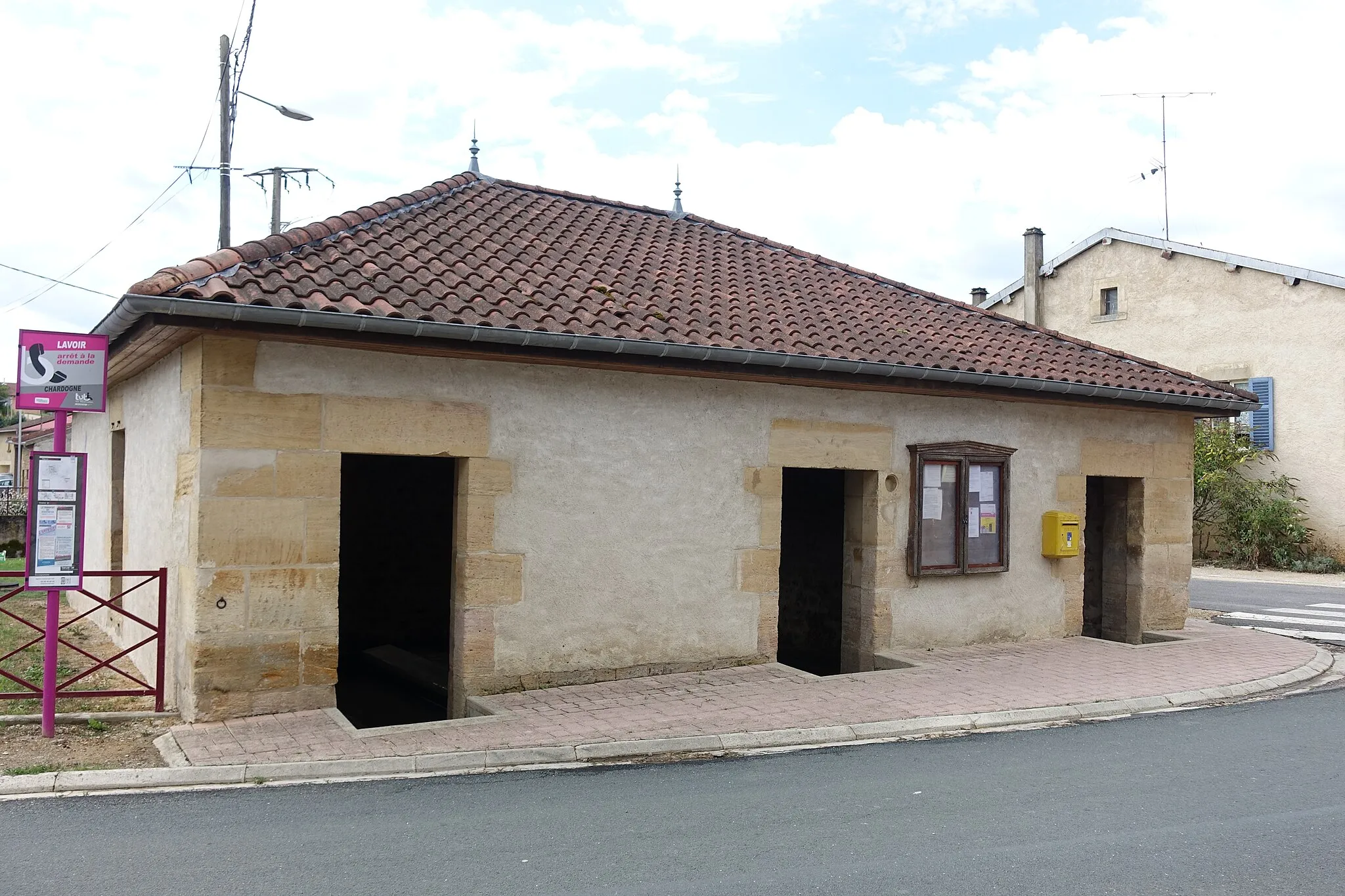 Photo showing: Lavoir à Chardogne (France)