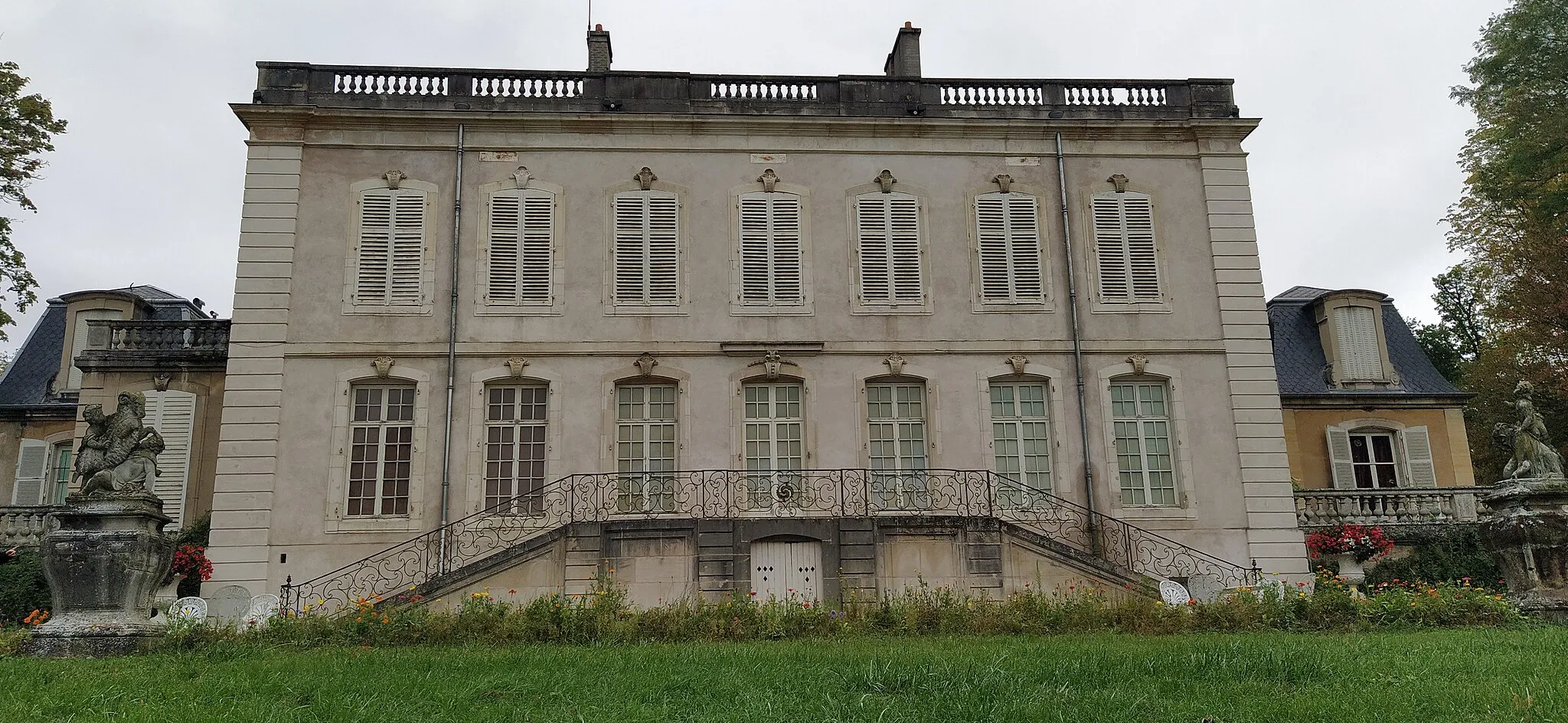 Photo showing: This building is indexed in the base Mérimée, a database of architectural heritage maintained by the French Ministry of Culture, under the reference PA00106055 .