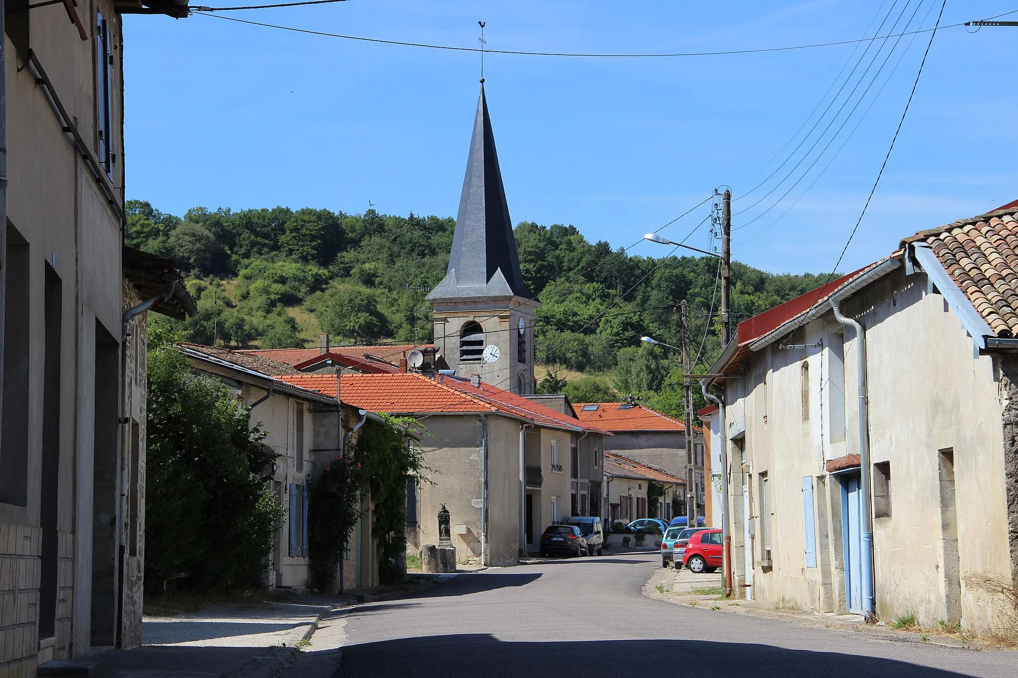 Photo showing: La rue principale et l'église