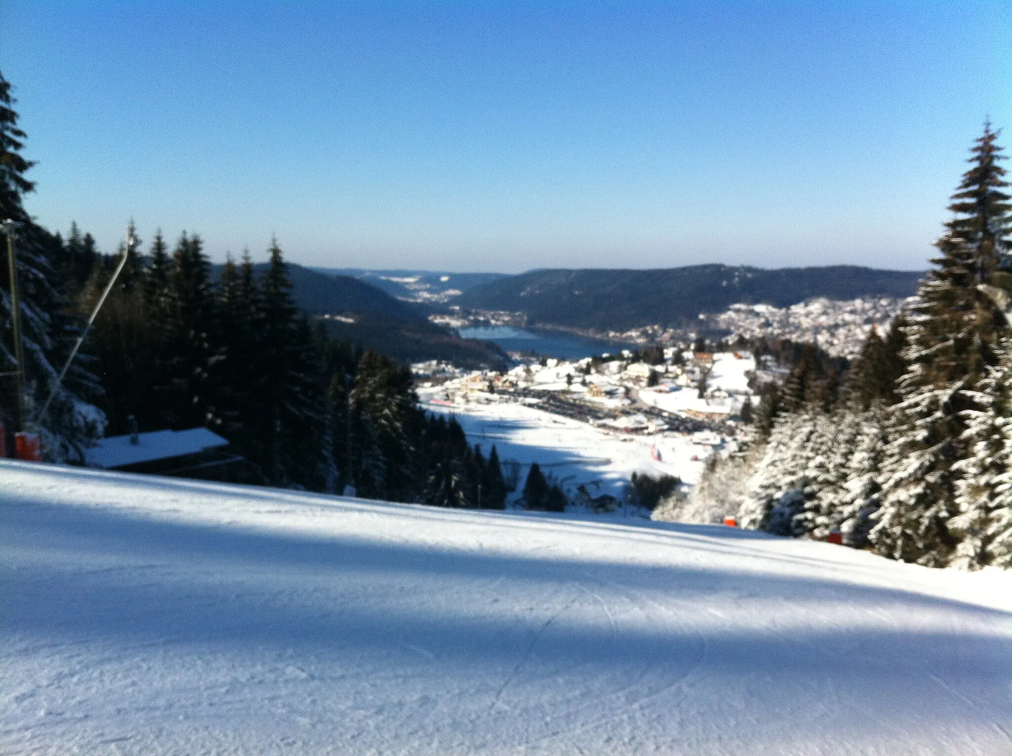 Photo showing: Vue de la Mauselaine et du Lac de Gérardmer depuis la piste du Tétras