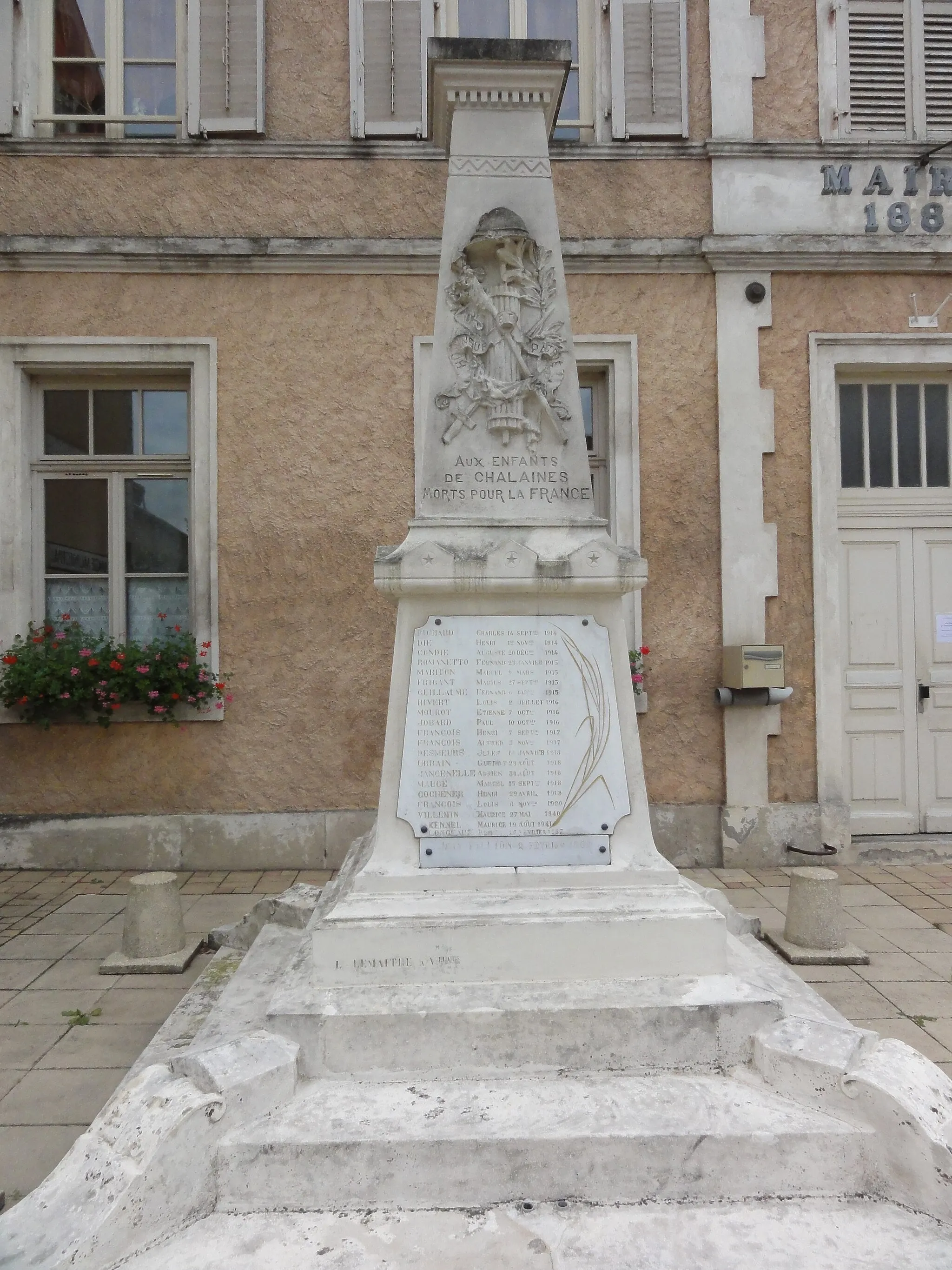 Photo showing: Chalaines (Meuse) monument aux morts