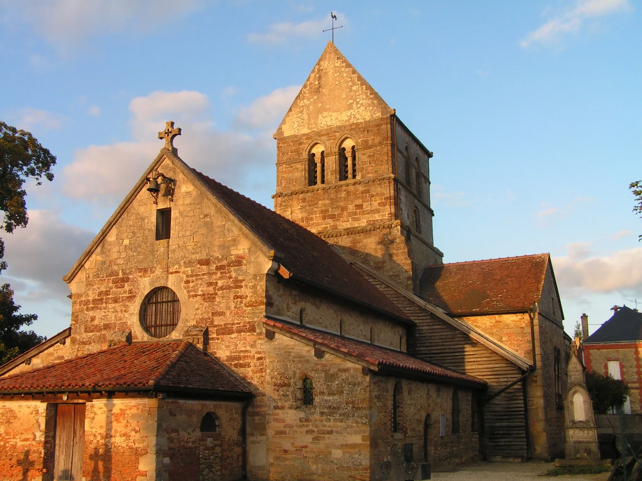 Photo showing: This building is indexed in the base Mérimée, a database of architectural heritage maintained by the French Ministry of Culture, under the reference PA00078594 .