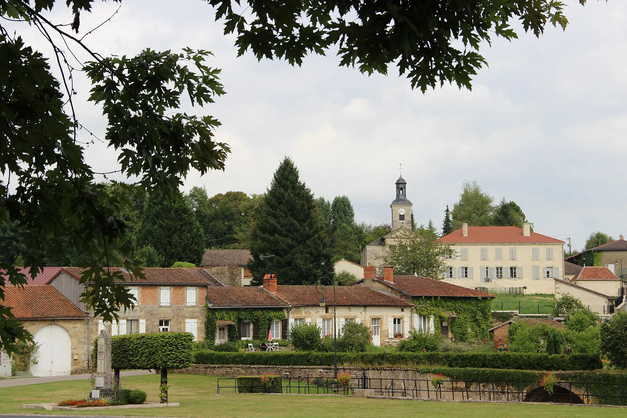 Photo showing: Vue du village de Trois-Fontaines